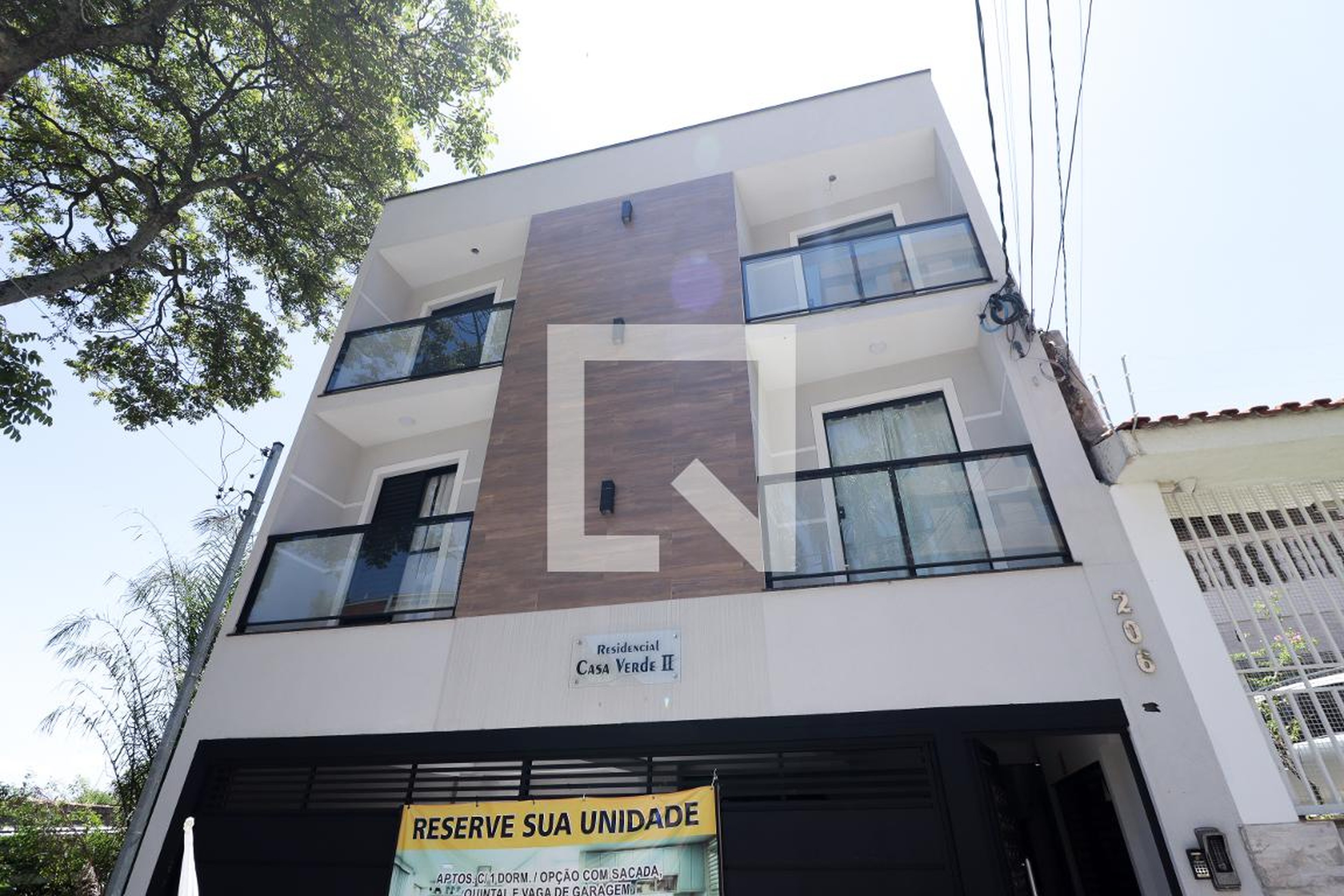Fachada Condomínio em Rua Artur de Oliveira, 206