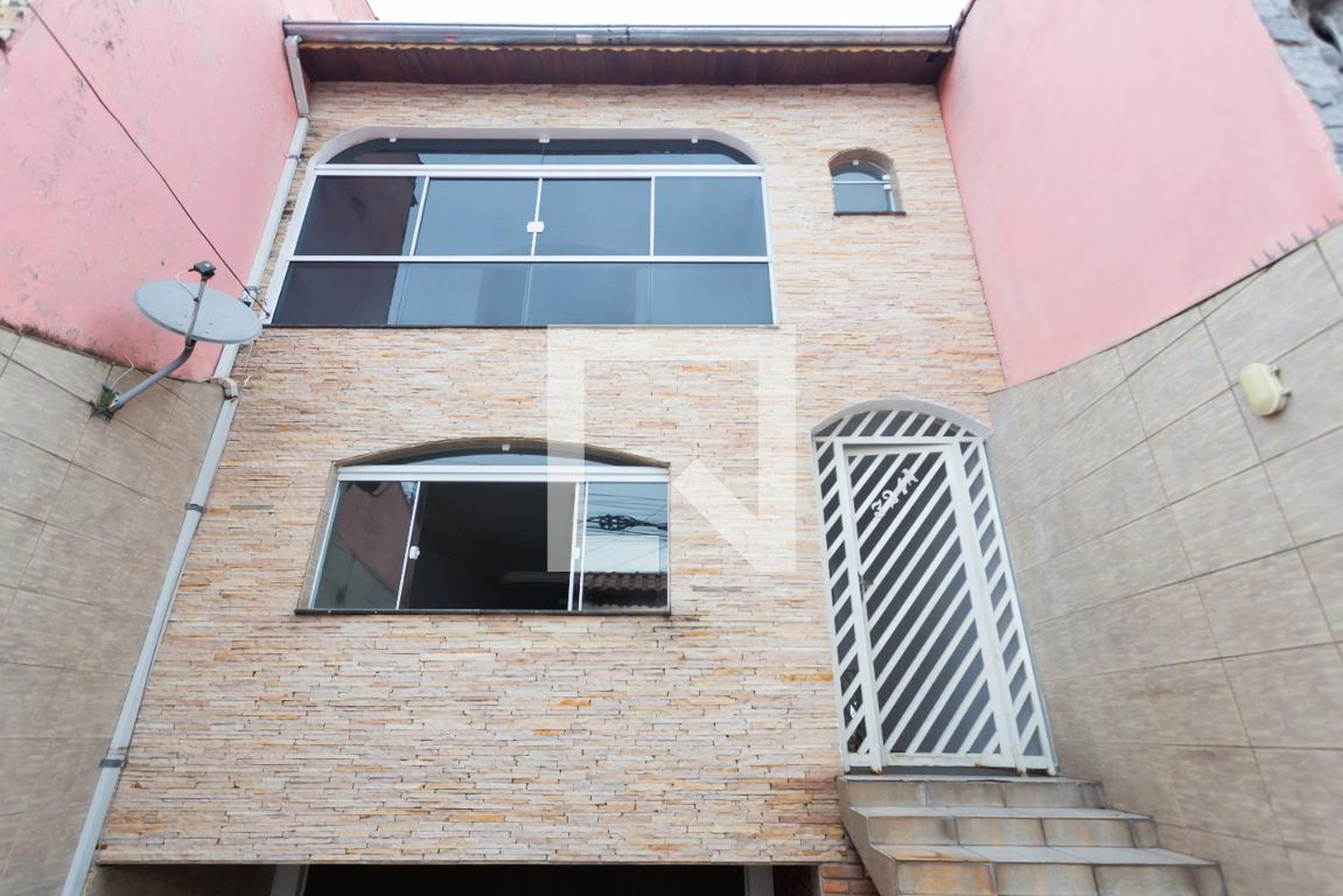 Fachada Condomínio em Rua Germano Limeira, 324a