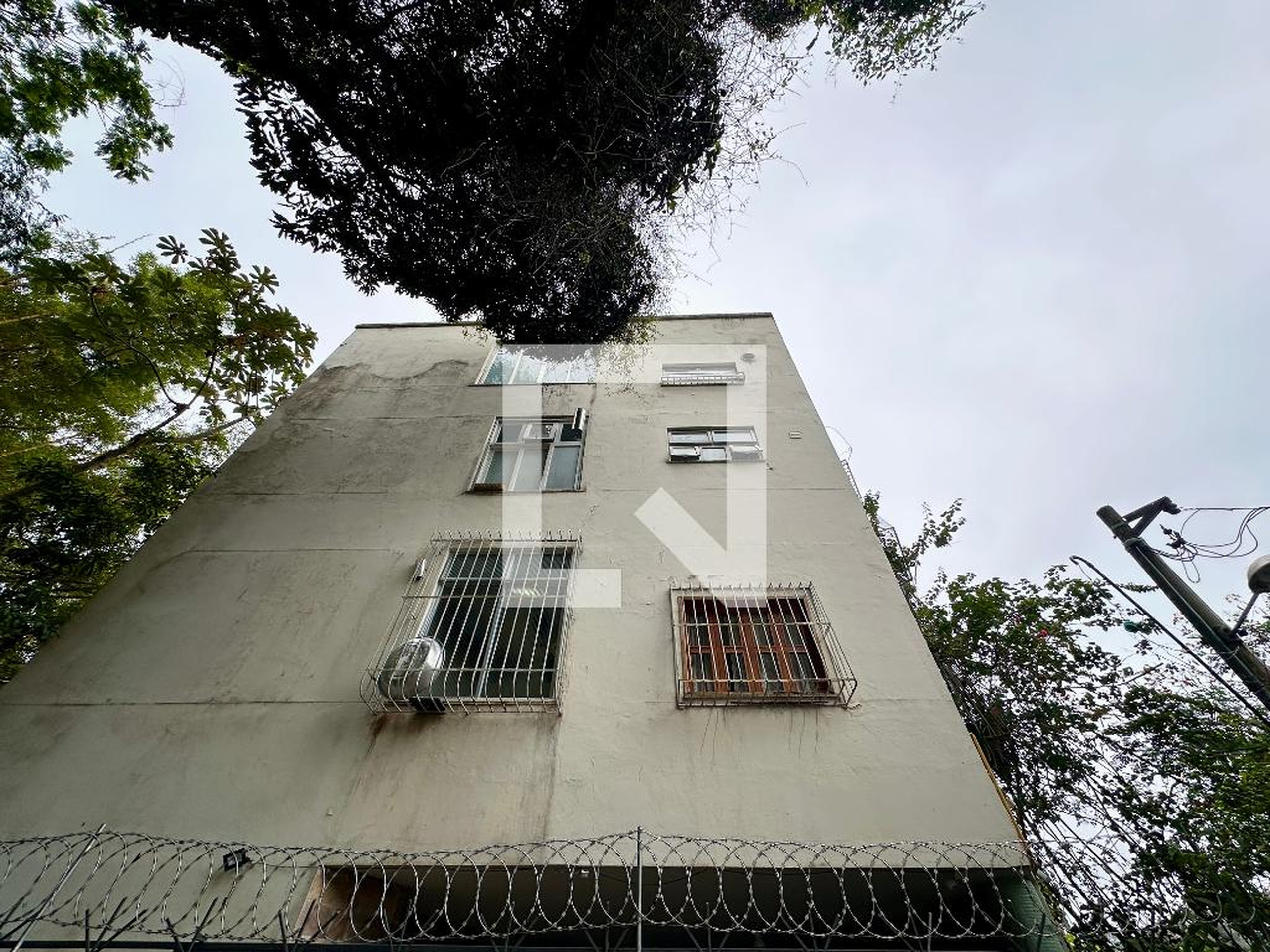 Fachada Condomínio em Rua Efigênio de Sales, 220