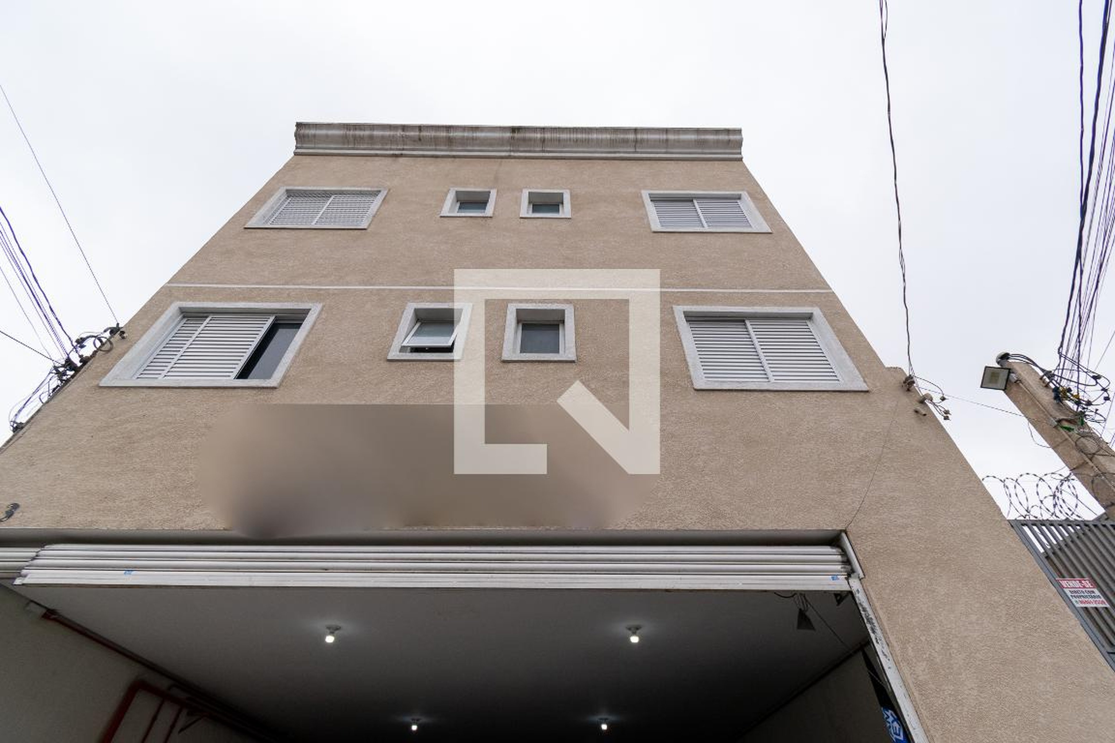 Fachada Condomínio em Rua Acácio Vasconcelos, 31