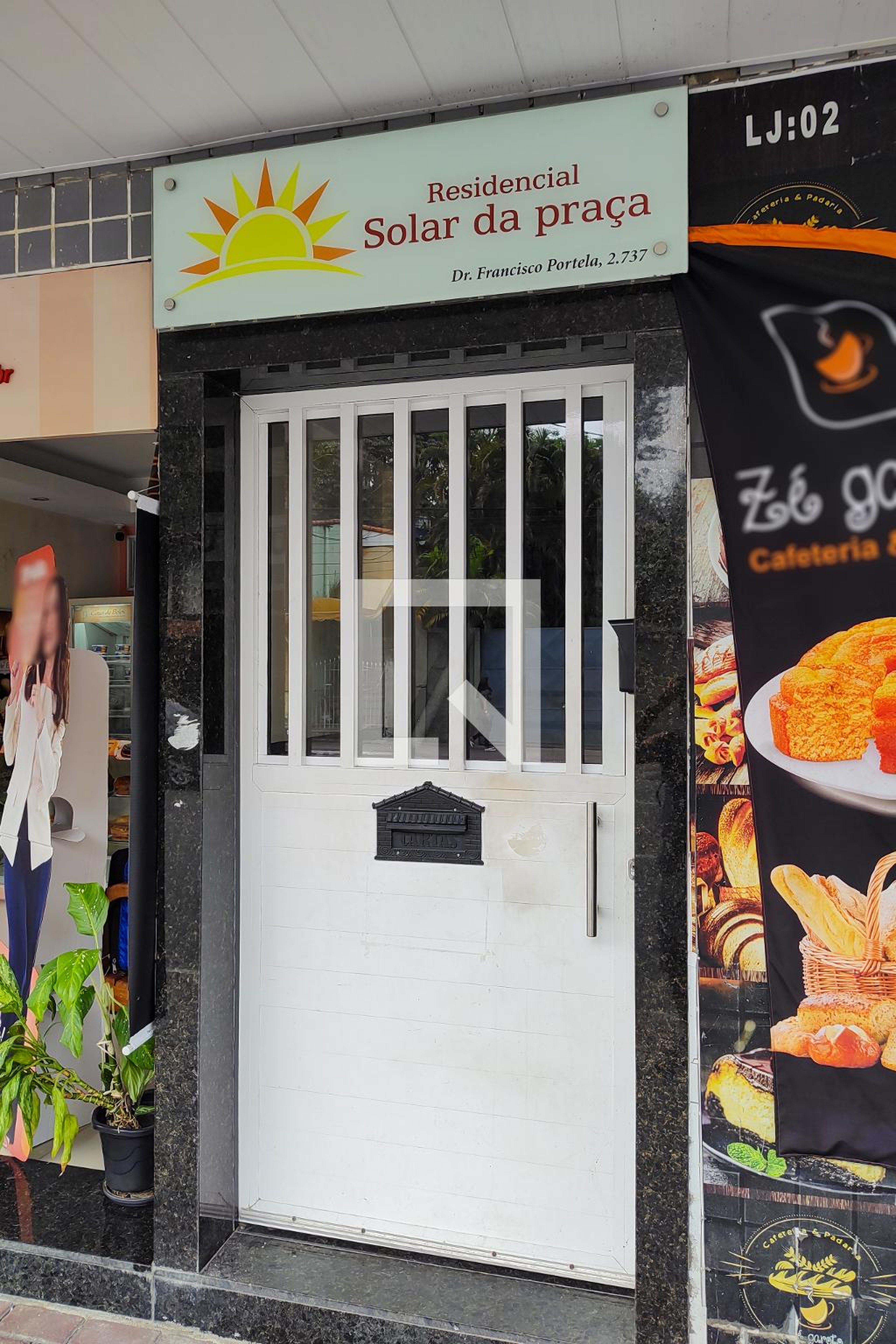 Entrada do prédio - Residencial Solar da Praça