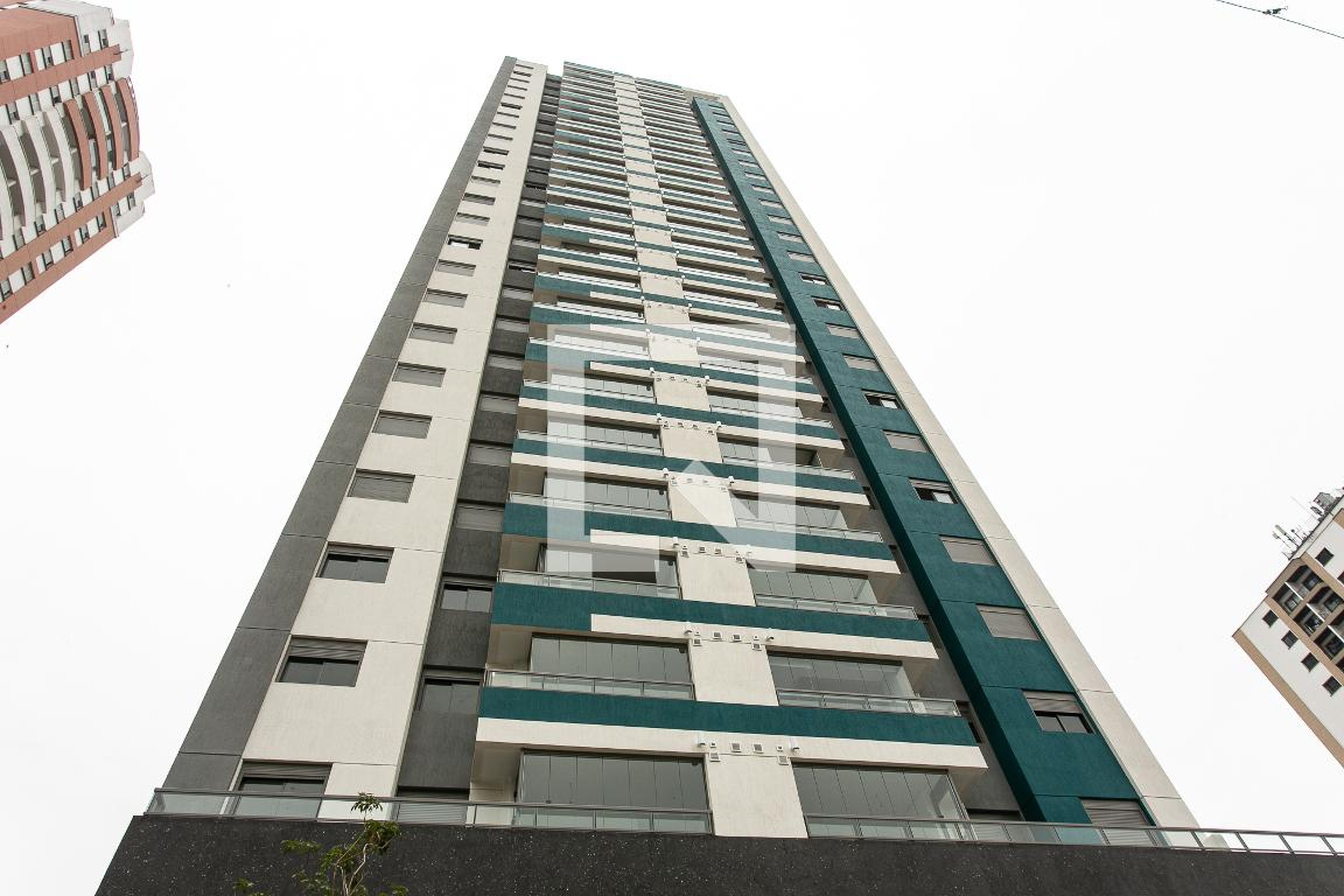 Fachada Condomínio em Rua Antônio Fernandes Pinheiro, 312