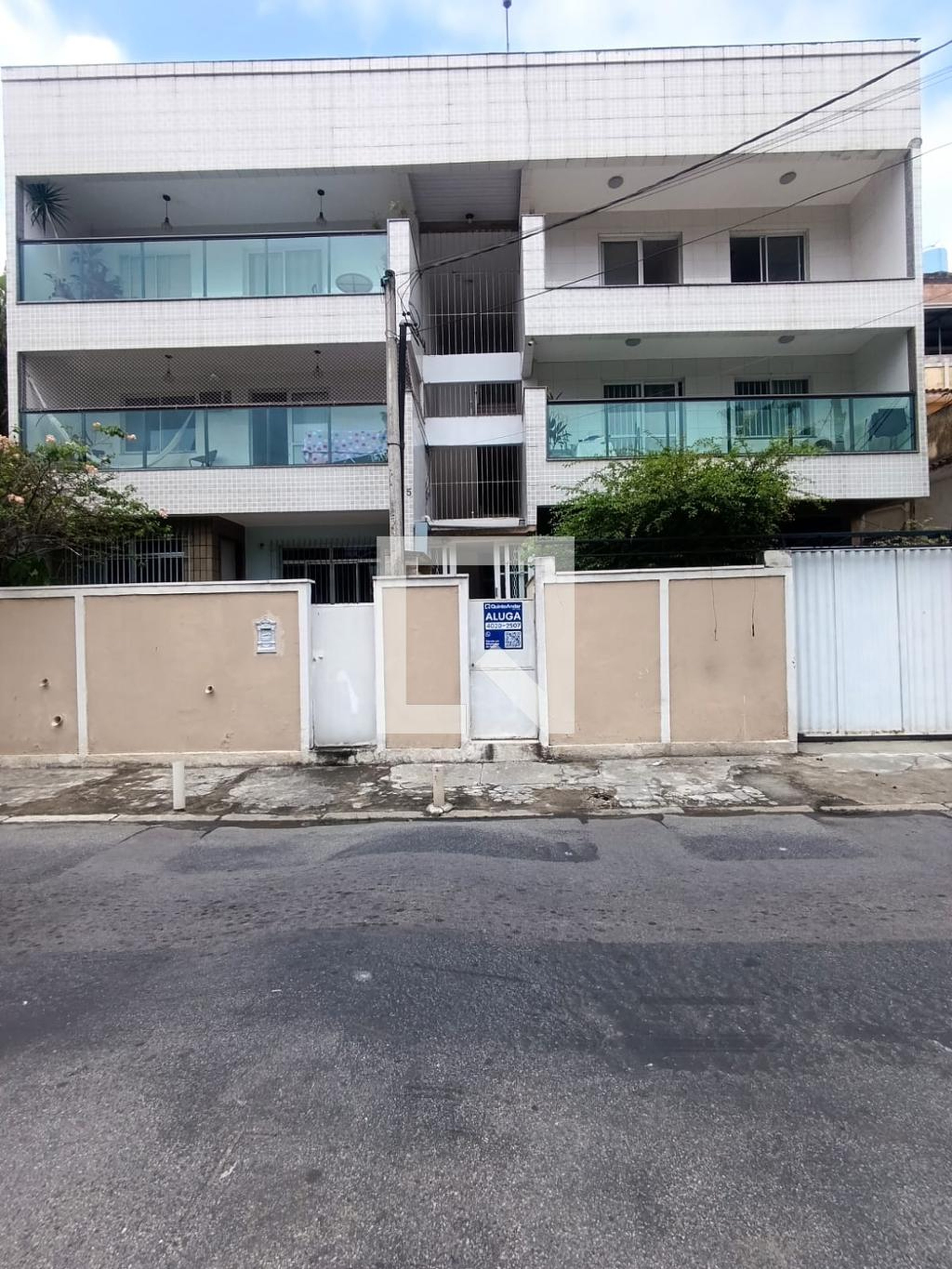 Fachada Condomínio em Rua Rita Gonçalves, 385