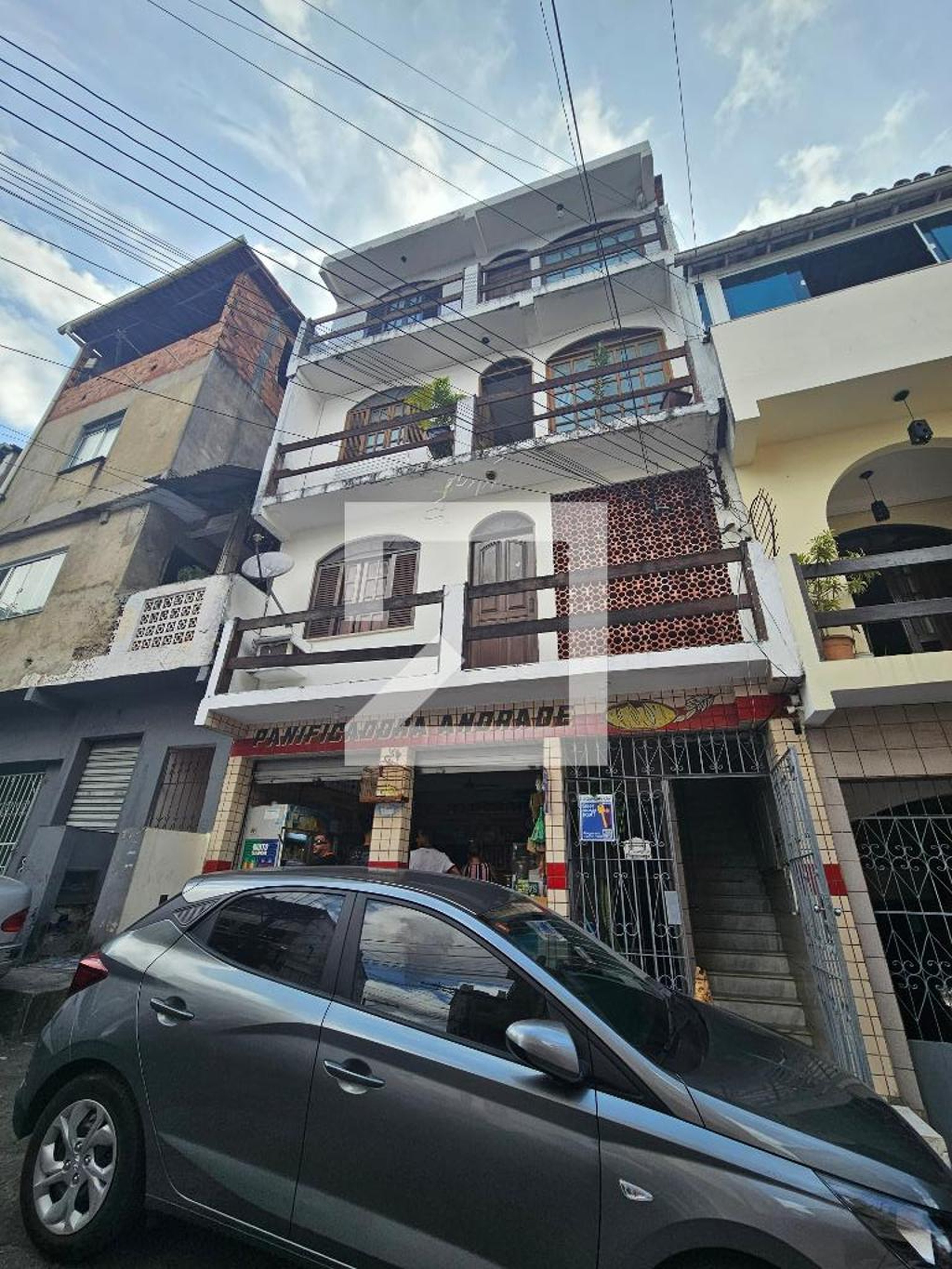 Fachada Condomínio em Rua Arthur Silva, 22