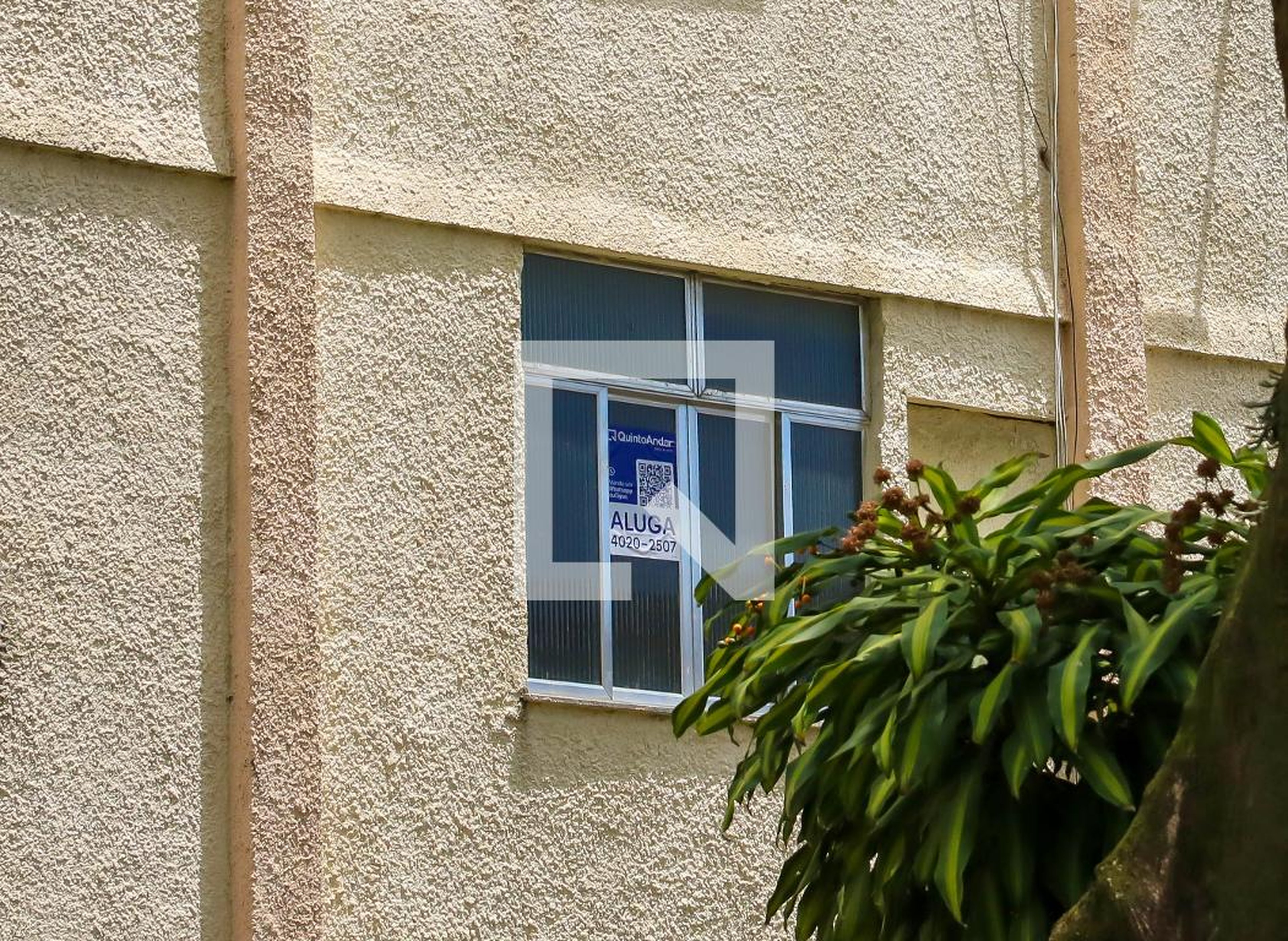 Fachada Condomínio em Rua Paulo Píres, 99