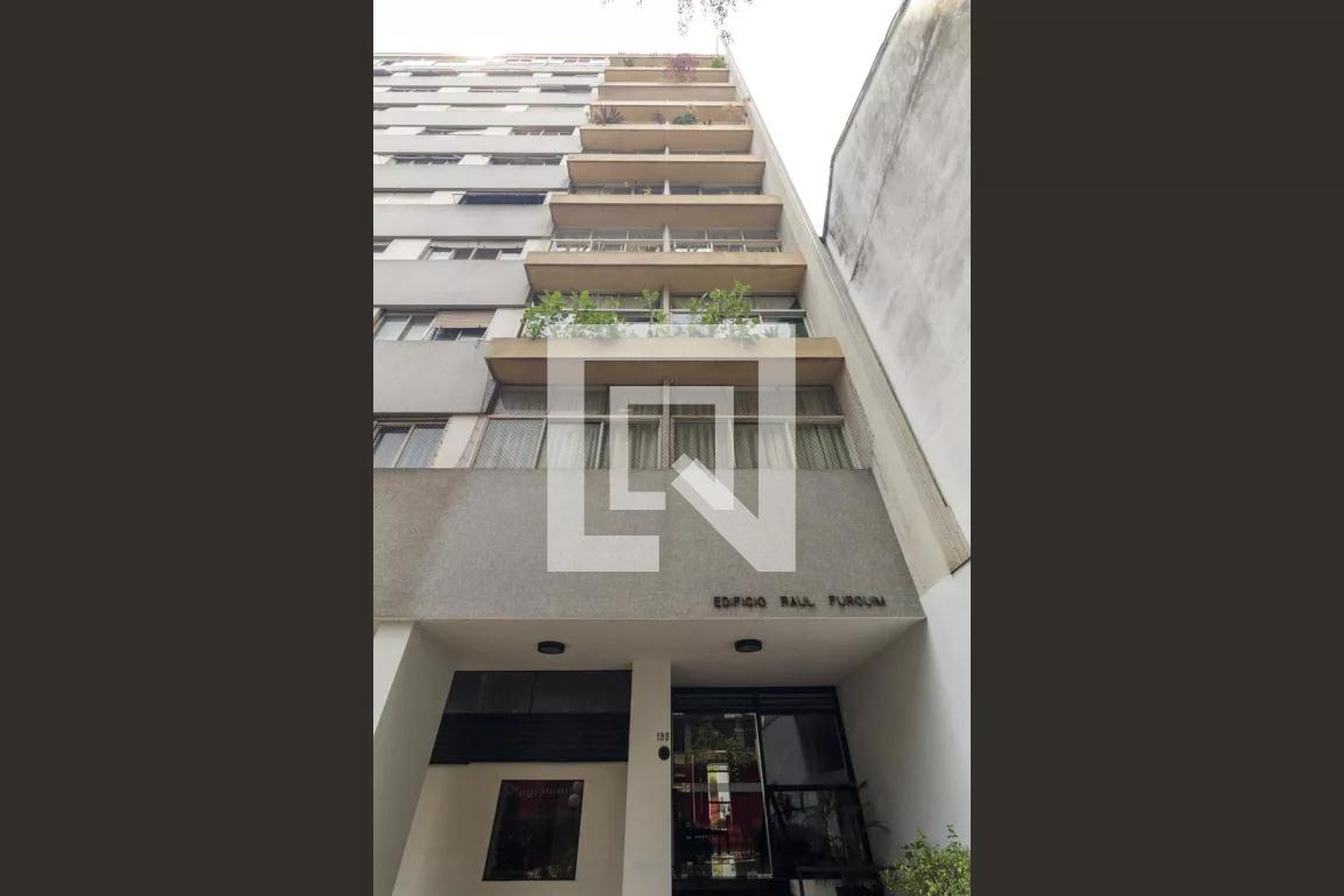 Fachada Condomínio em Rua Rego Freitas, 199