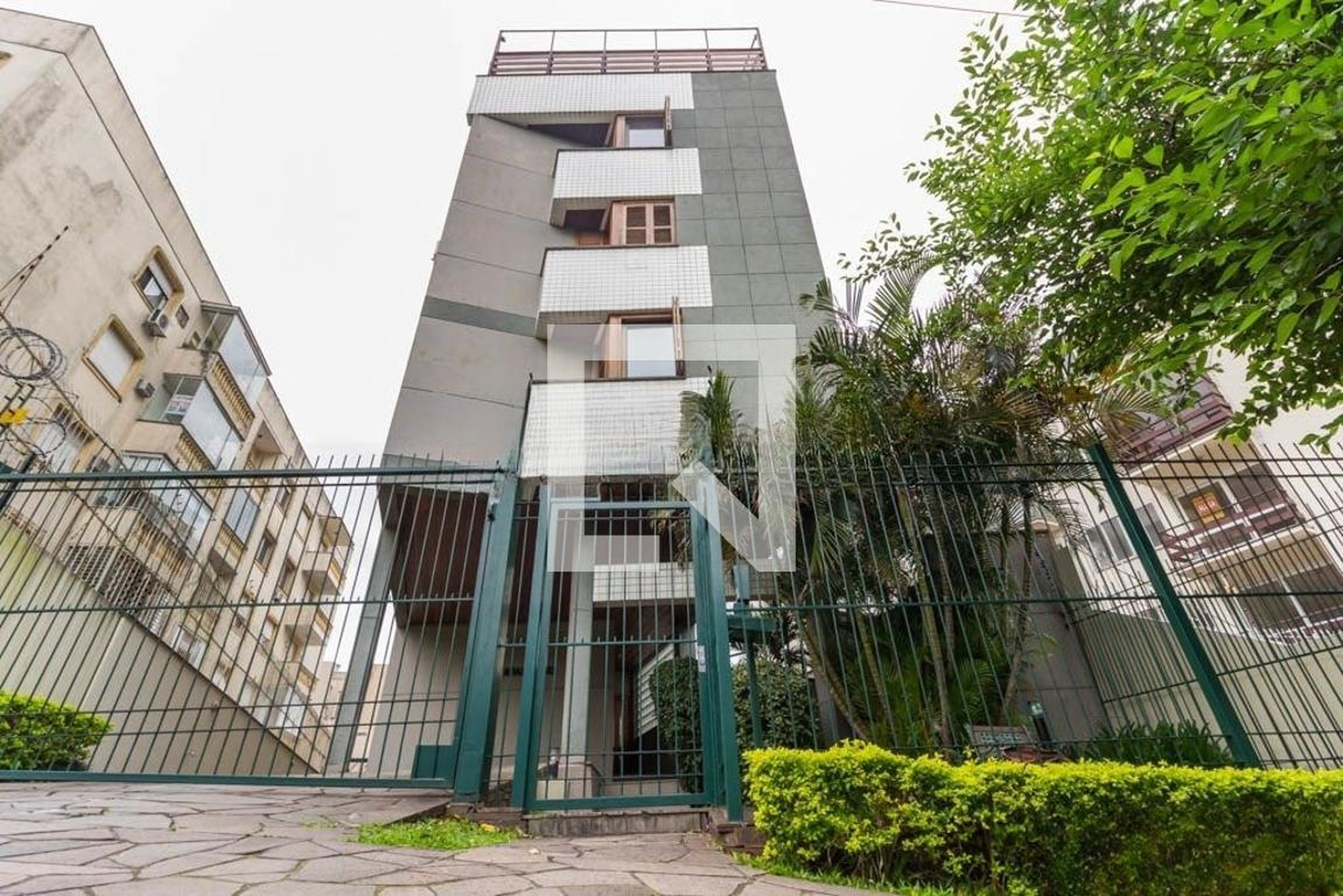 Fachada Condomínio em Rua Professor Cristiano Fischer, 892