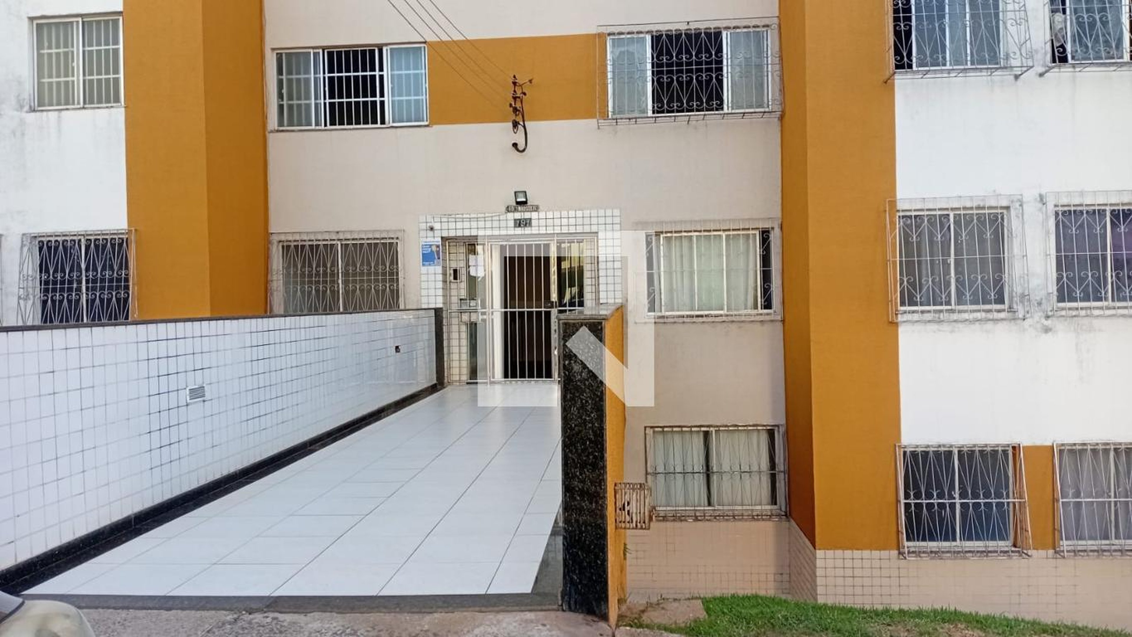 Fachada Condomínio em Rua Laura Costa, 191