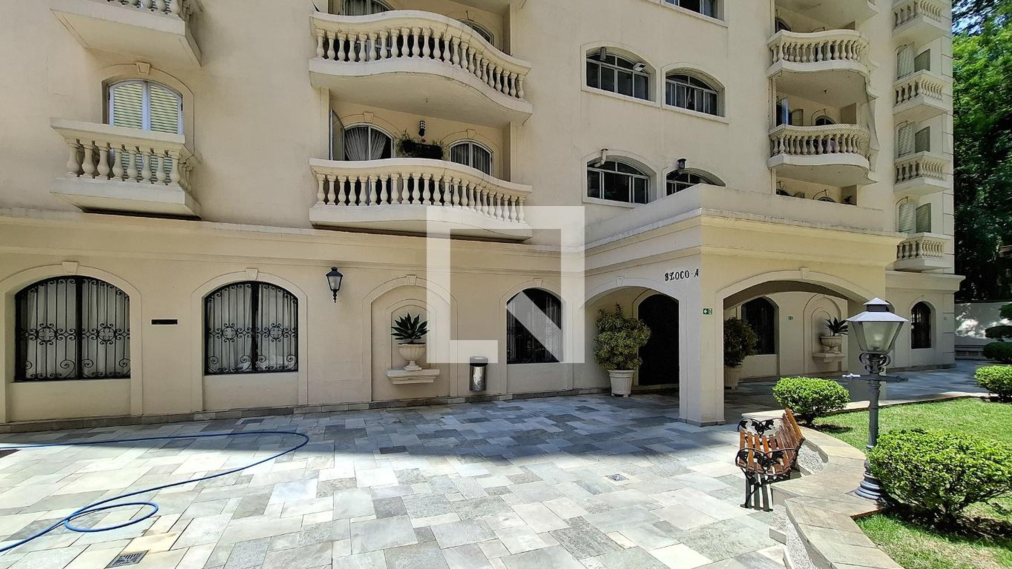 Entrada do Prédio - Burgos do Sumaré