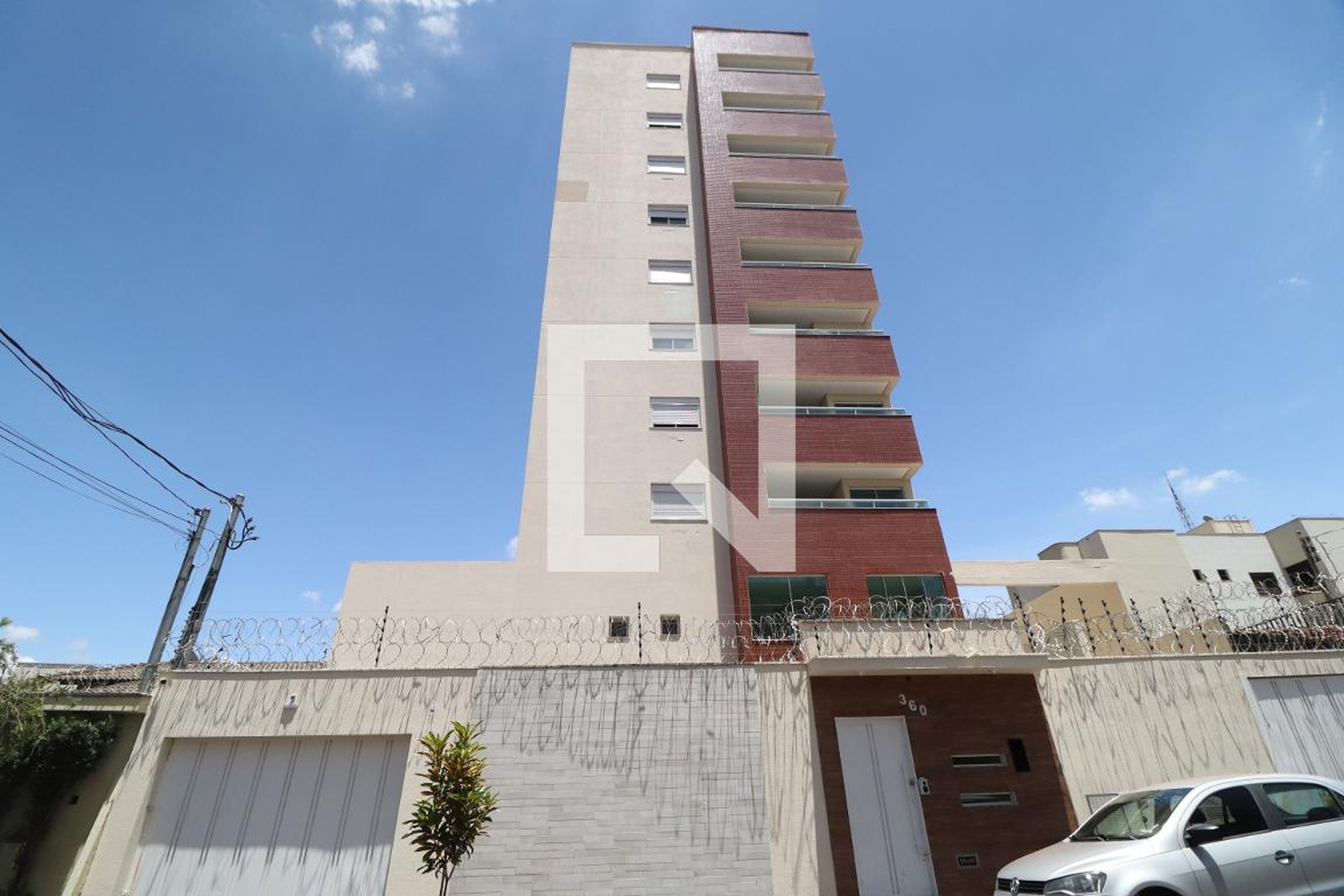 Fachada Condomínio em Rua Antônia Saltão de Almeida, 360