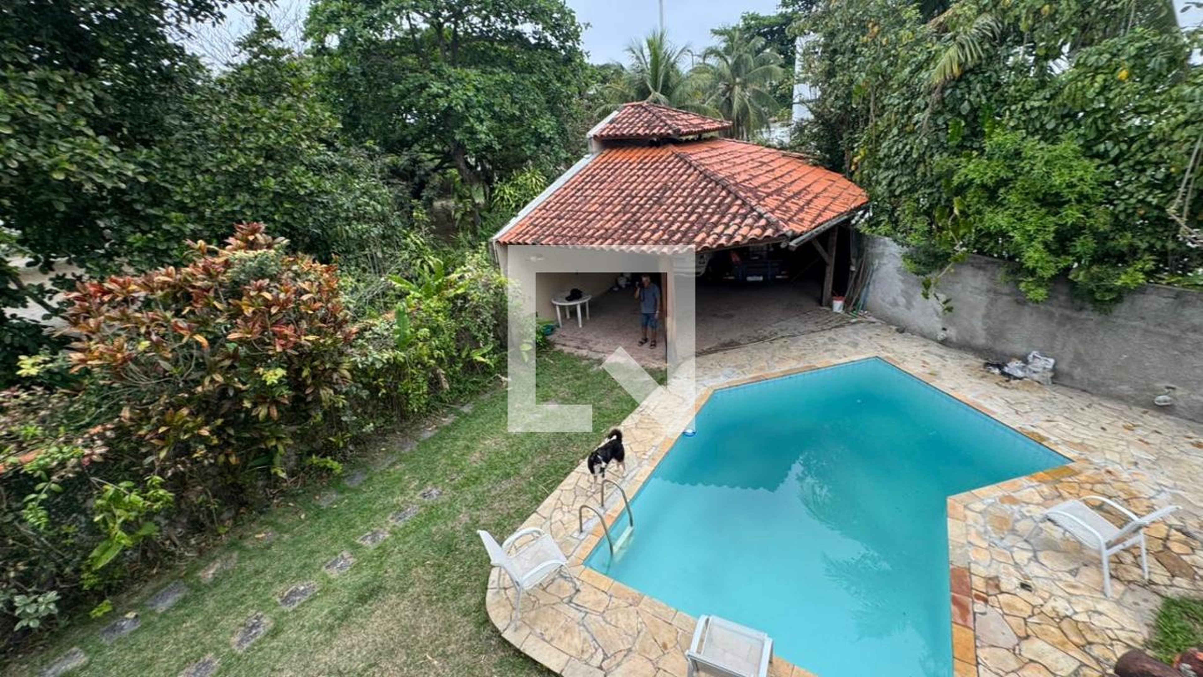Piscina Condomínio em Rua Desembargador Soares de Pinho, 180