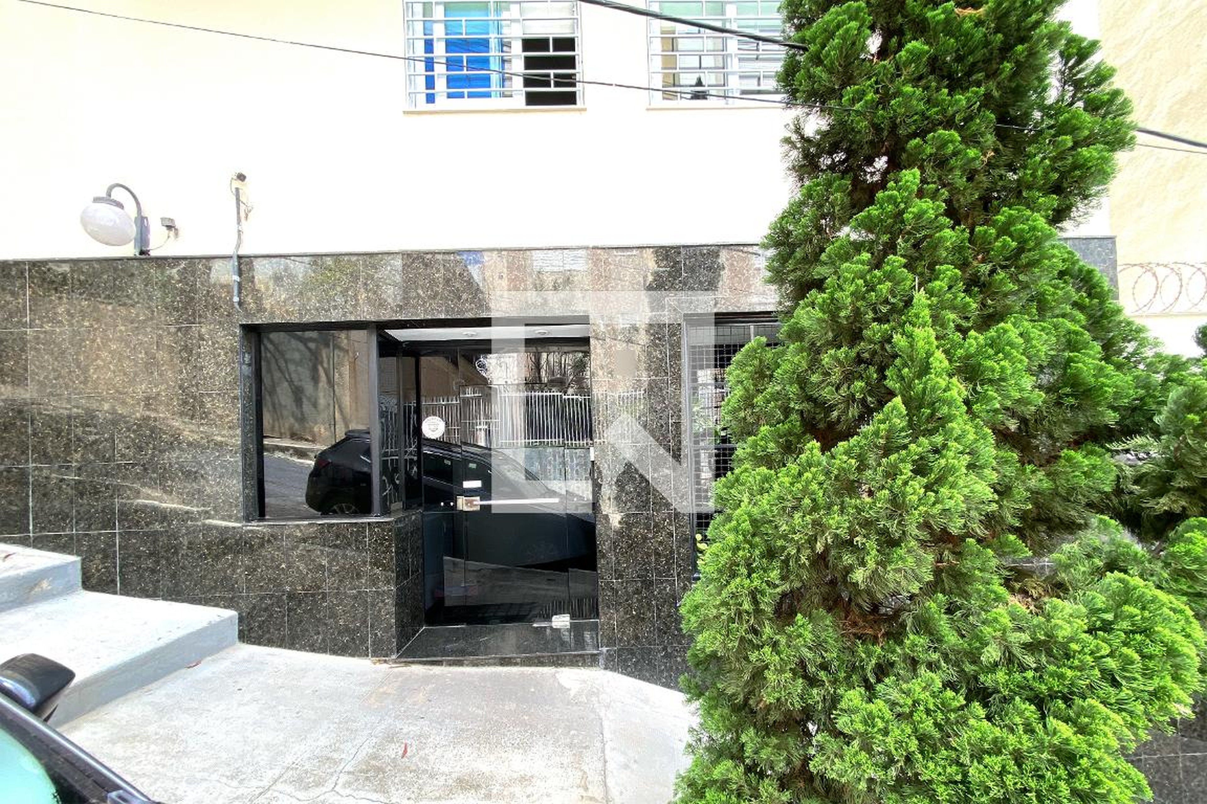 Fachada Condomínio em Rua Simão Irffi, 51