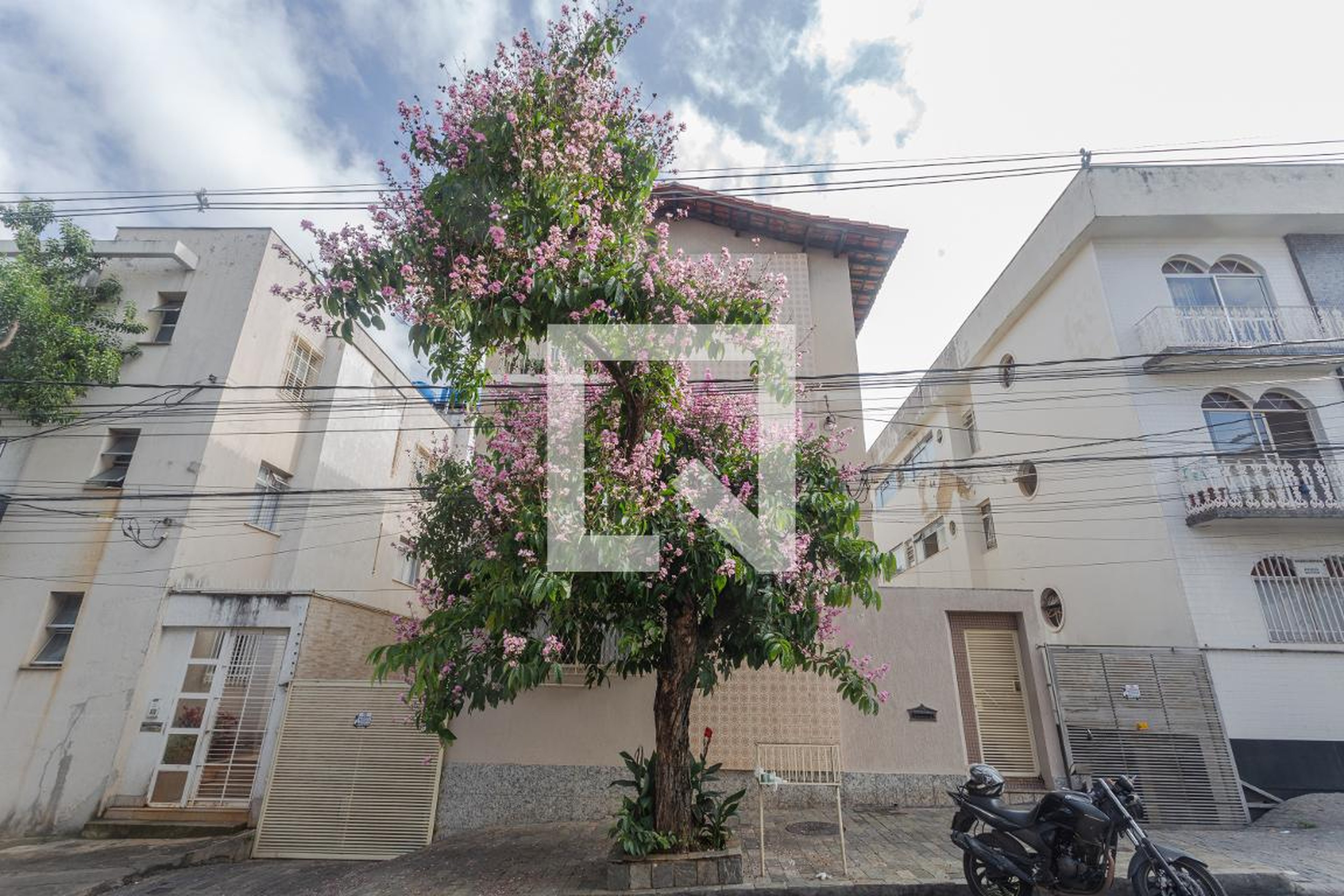 Fachada Condomínio em Rua Doutor Júlio Otaviano Ferreira, 317