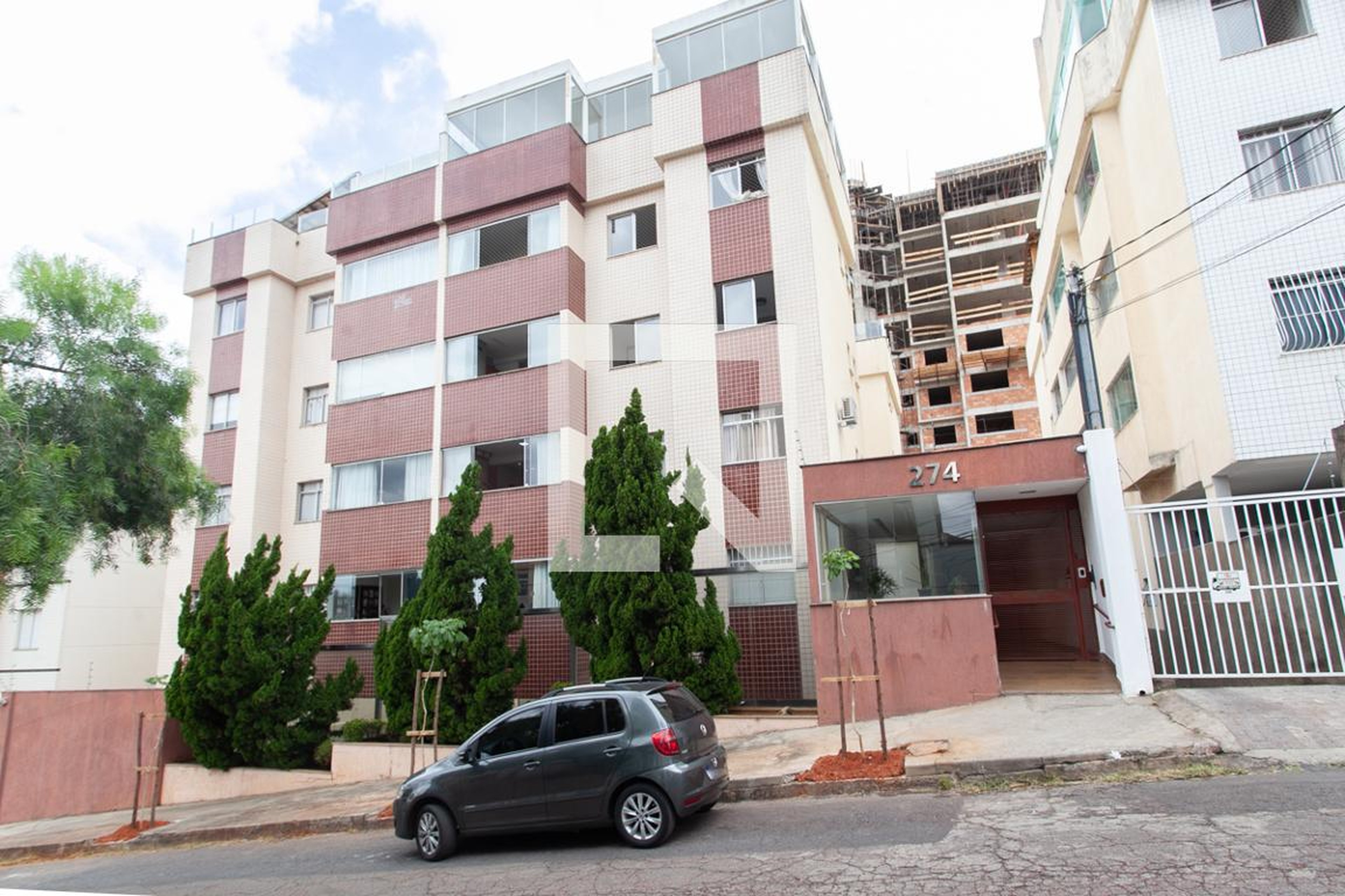 Fachada Condomínio em Rua Castelo de Alcobaça, 274