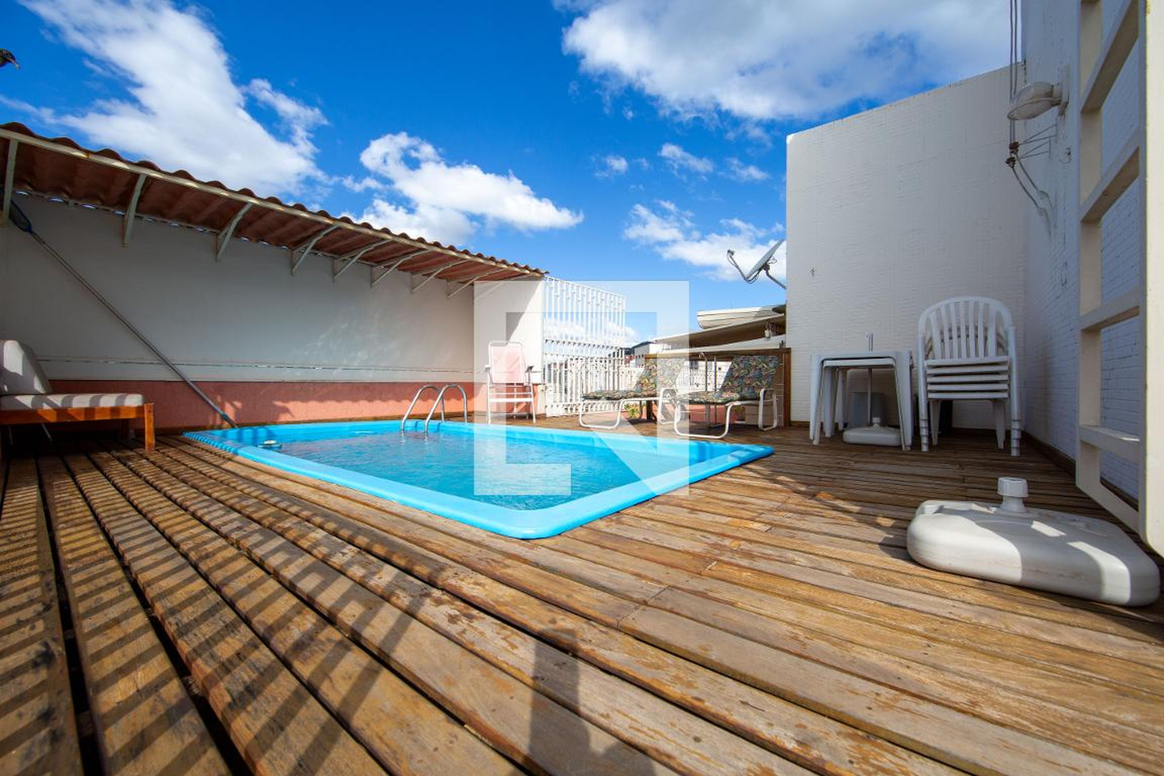 PISCINA Condomínio em Rua Caetano Dias, 79