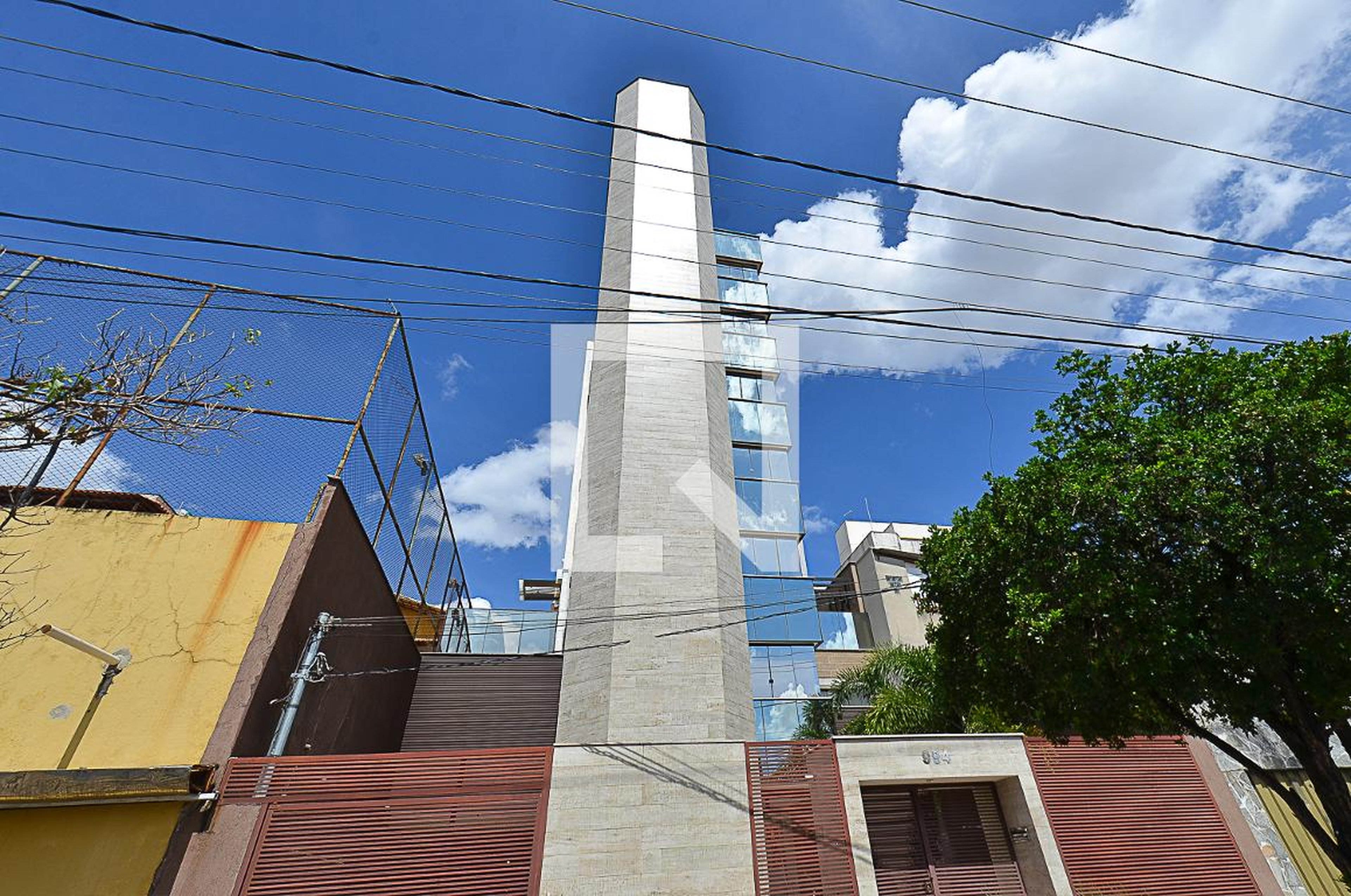 Fachada Condomínio em Rua Vicente Risola, 994