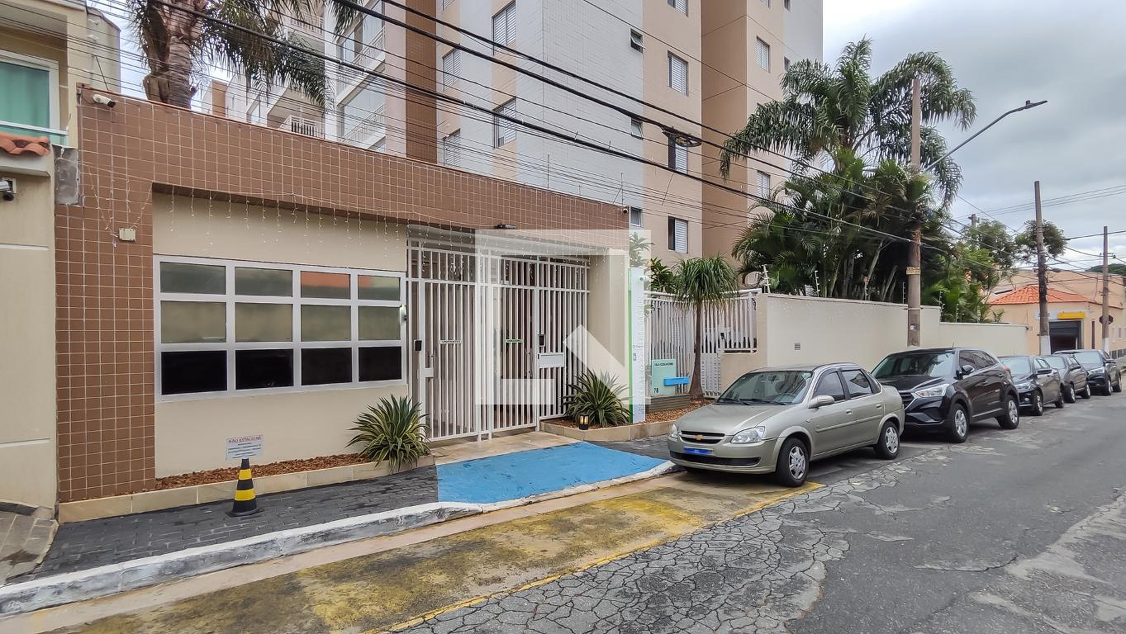 Fachada do Prédio Condomínio em Rua Taquara Branca, 245