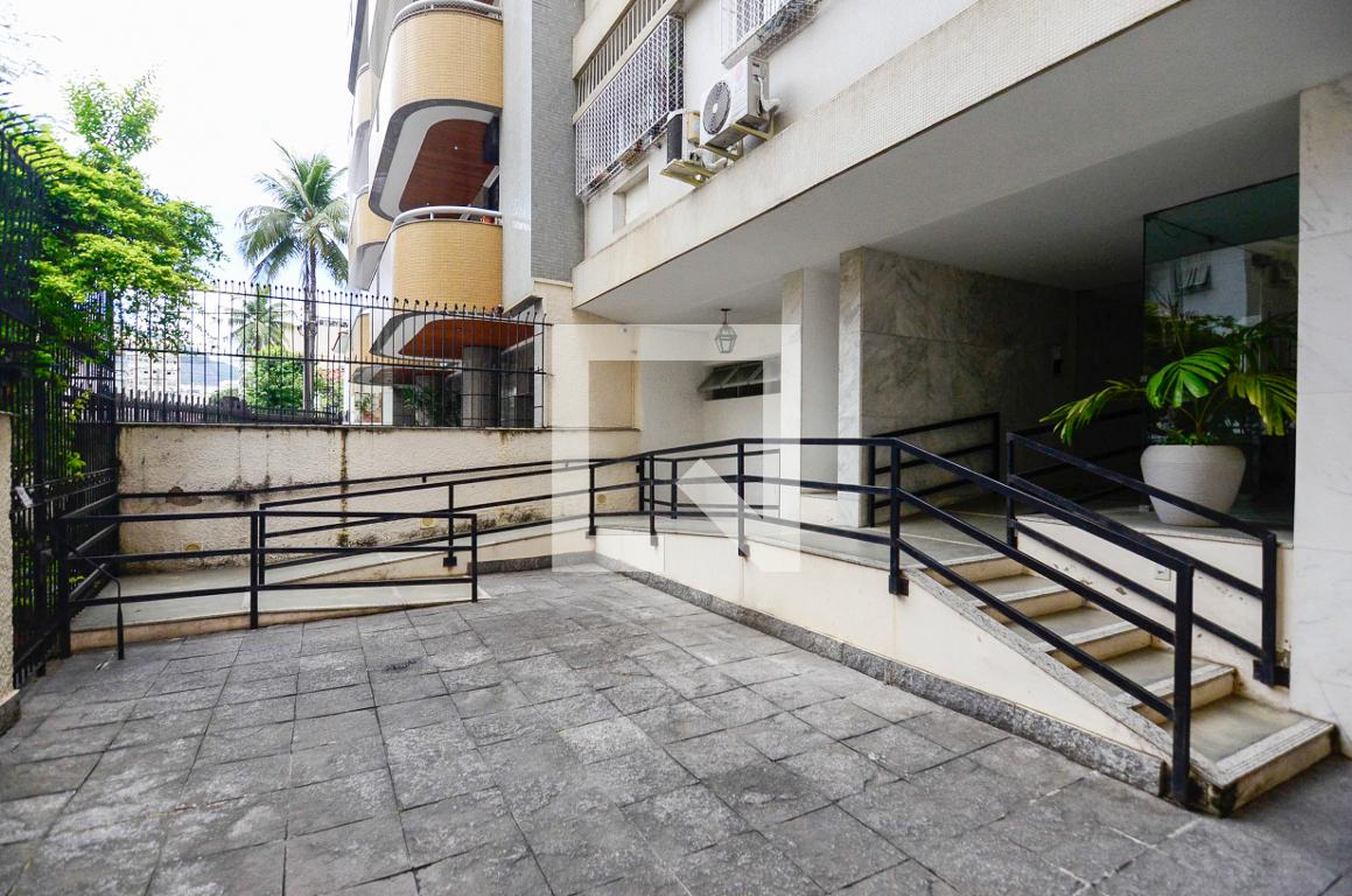 Entrada - Edificio Dom Nunes