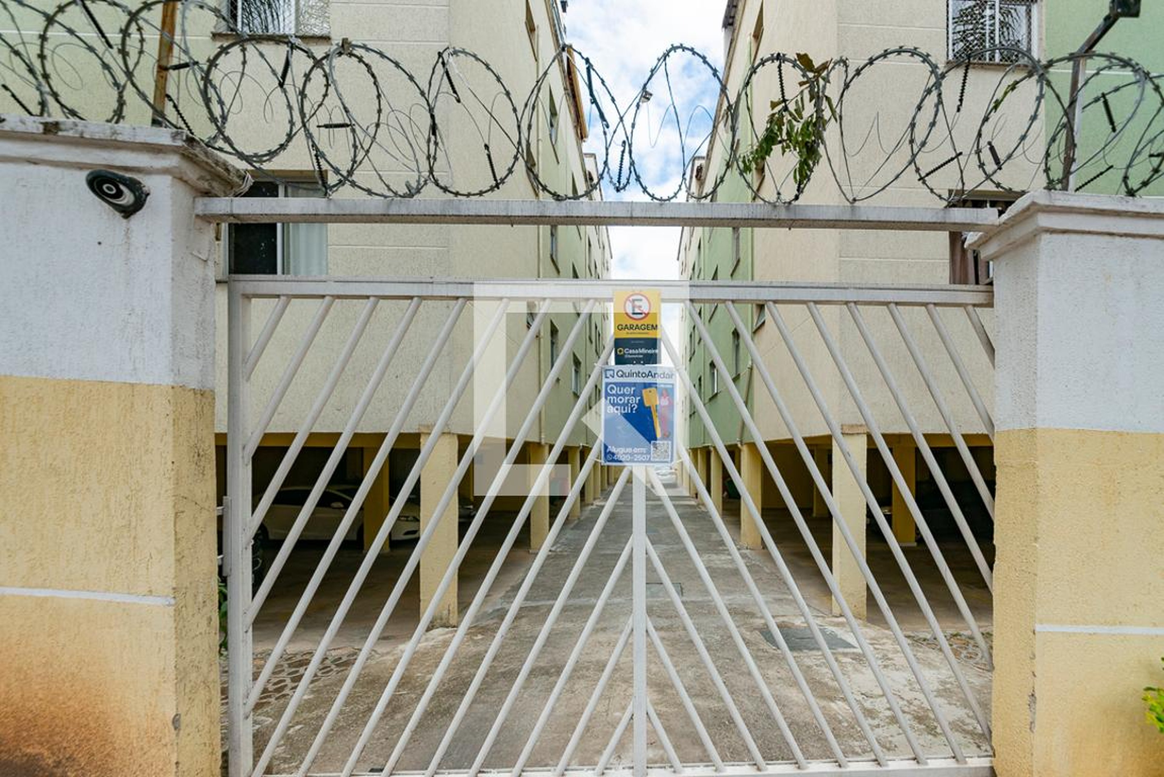 Fachada Condomínio em Rua Souza Menezes, 121