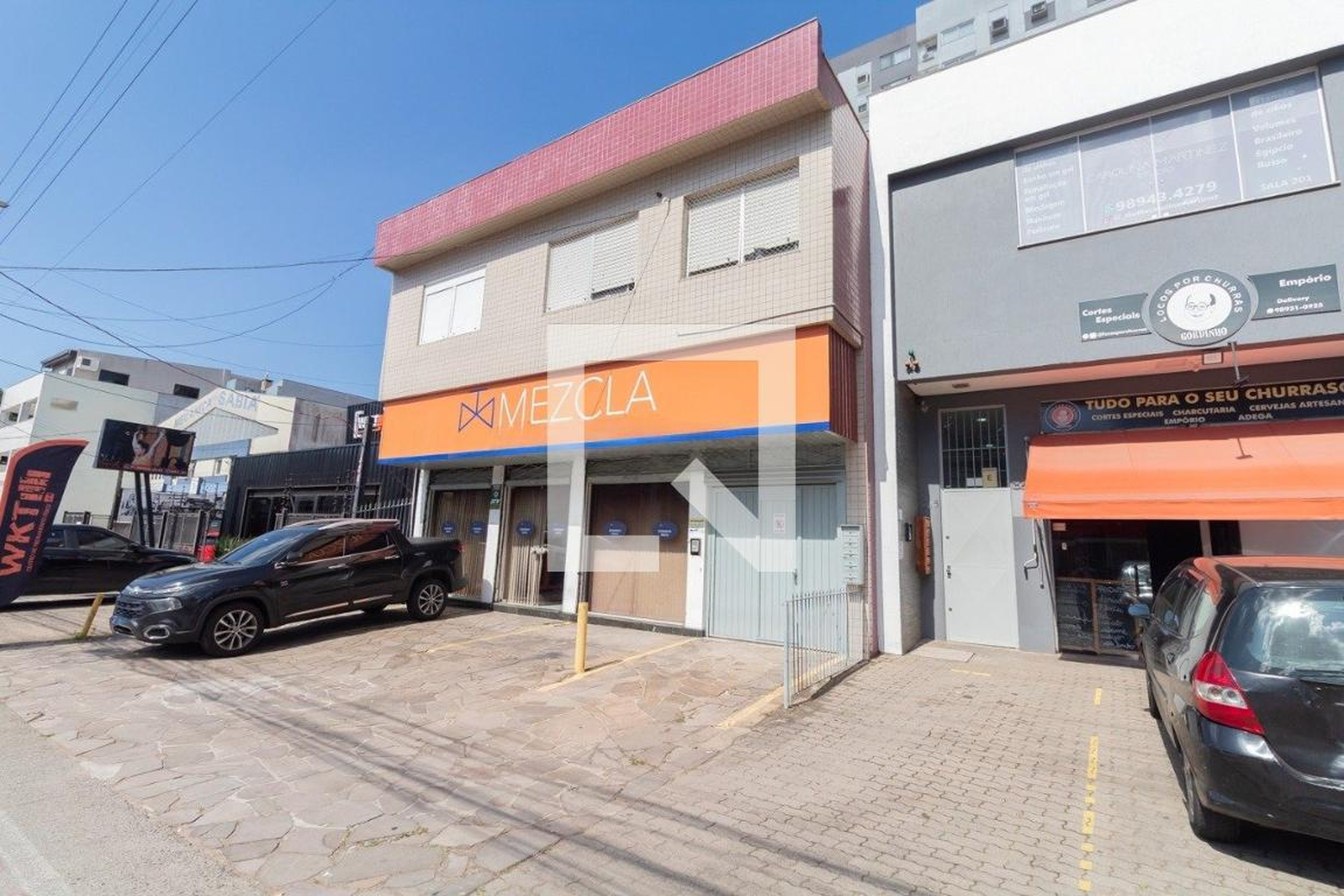 Fachada Condomínio em Rua Joaquim Silveira, 395