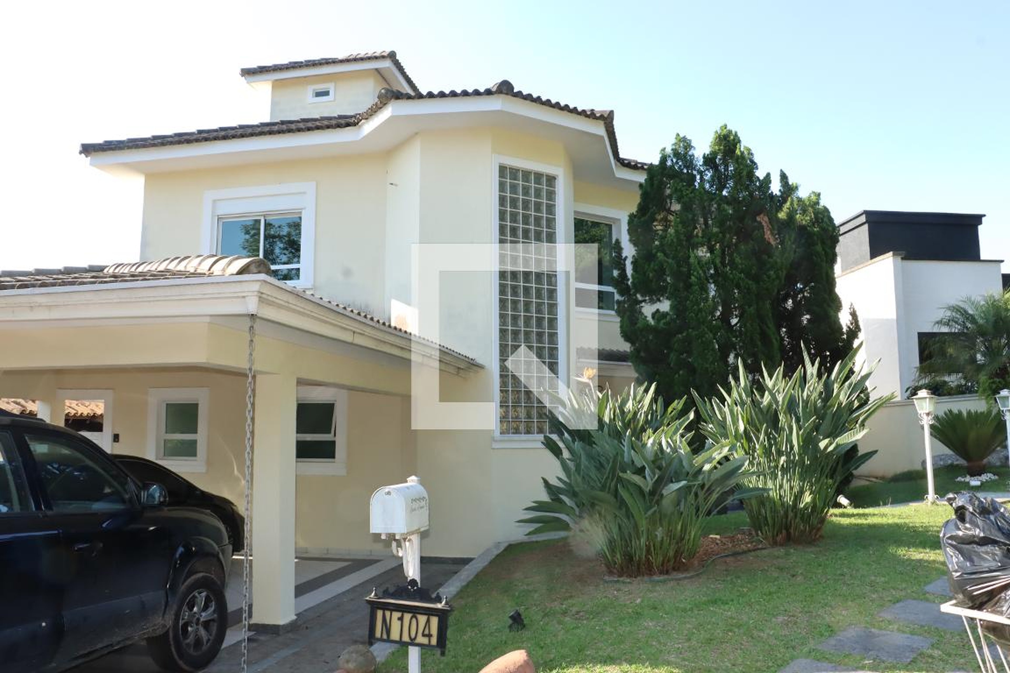 Fachada Condomínio em Rua Brás Cubas, 104