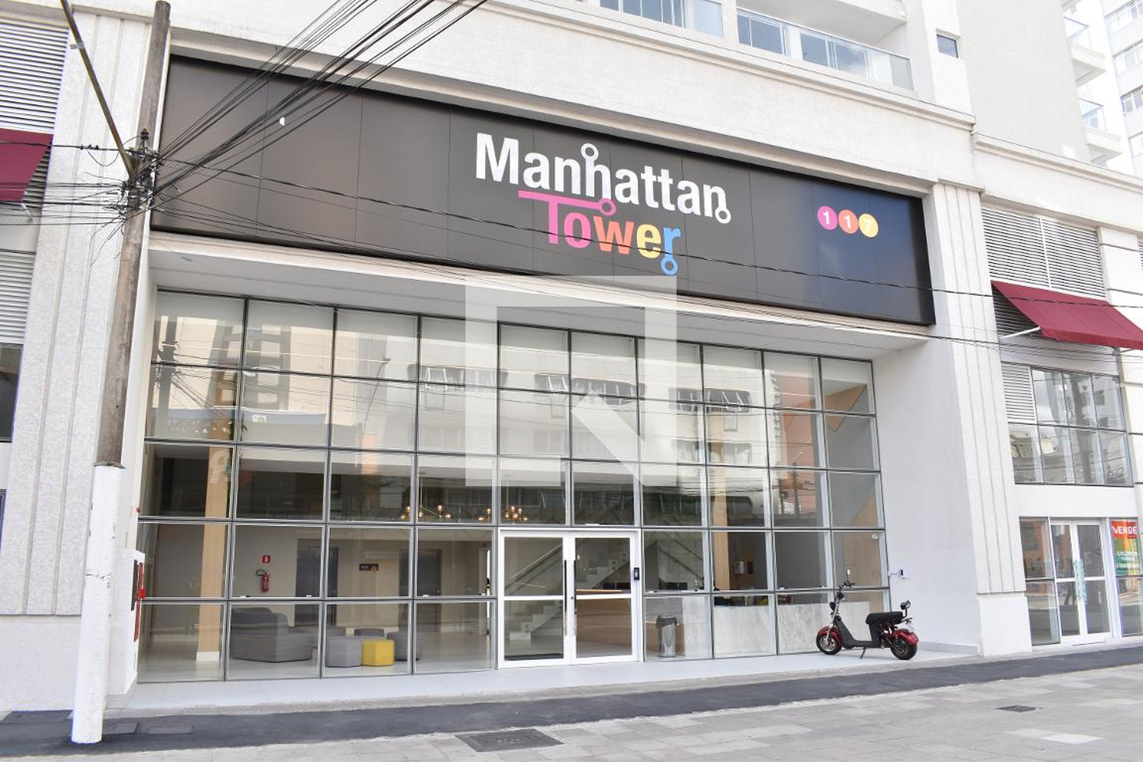 Fachada Condomínio em Rua Lourenço Pinto, 117