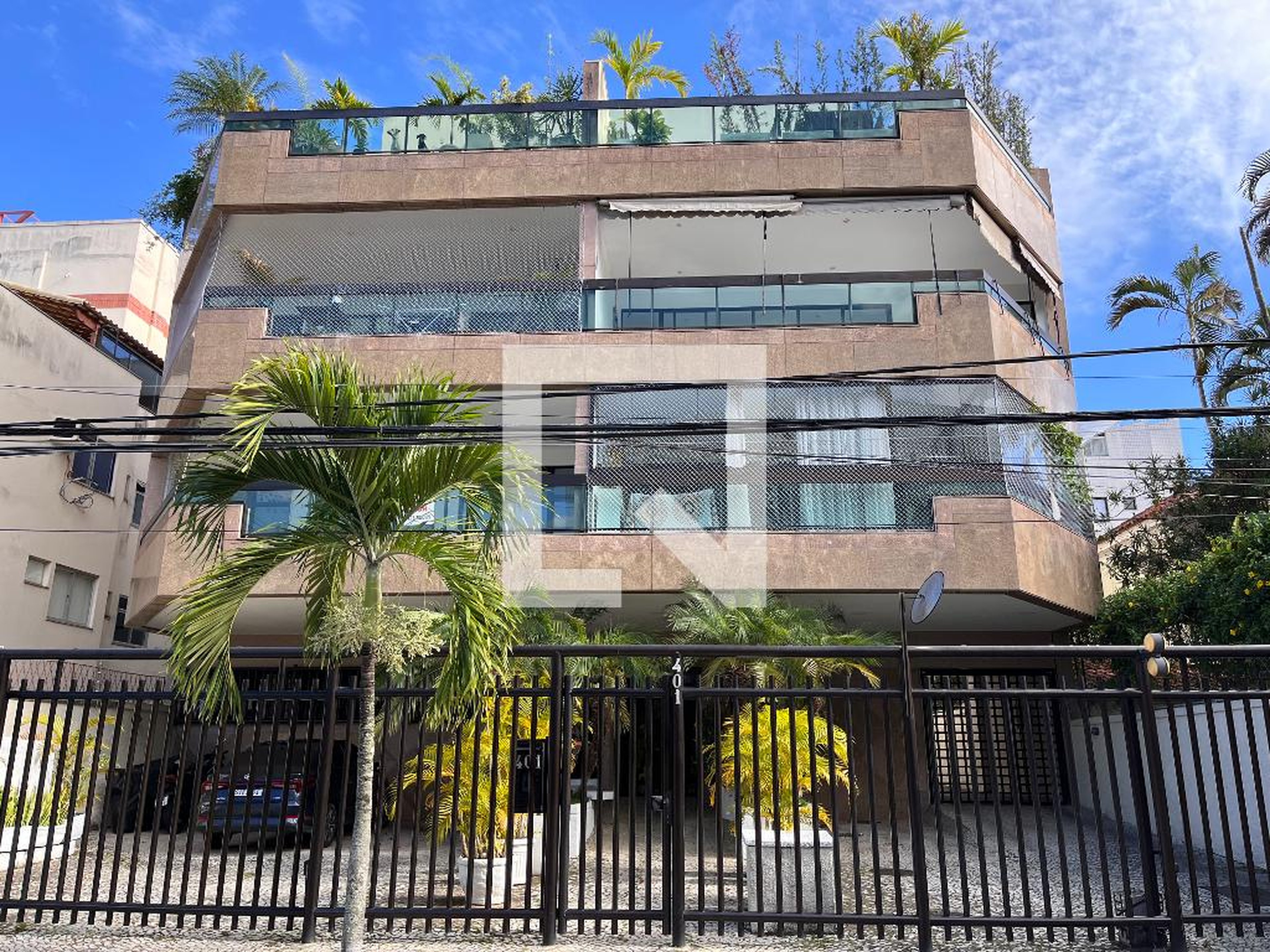 Fachada Condomínio em Rua Jorge Emílio Fontenele, 401