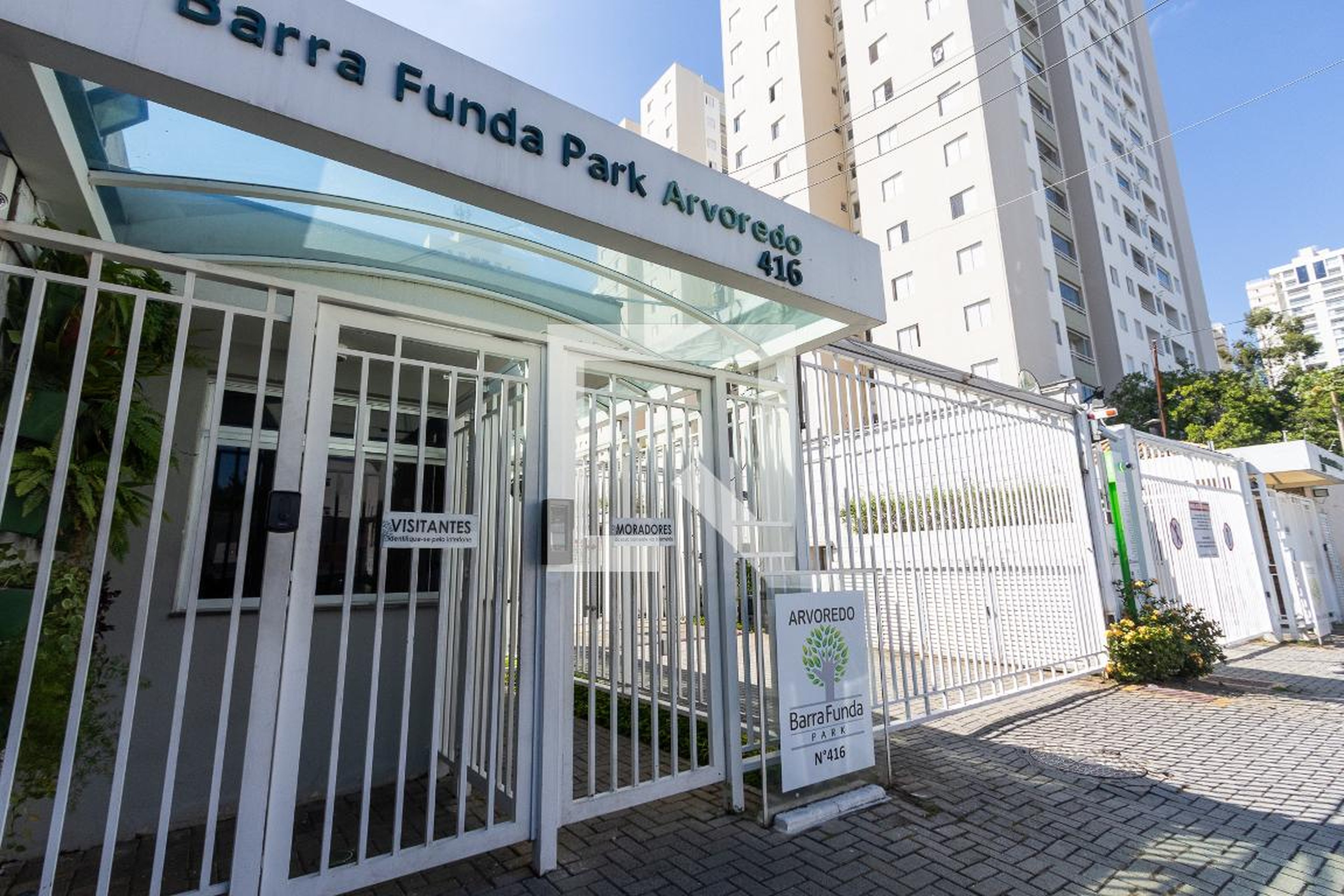 Fachada do Condomínio Condomínio Barra Funda Park - Arvoredo