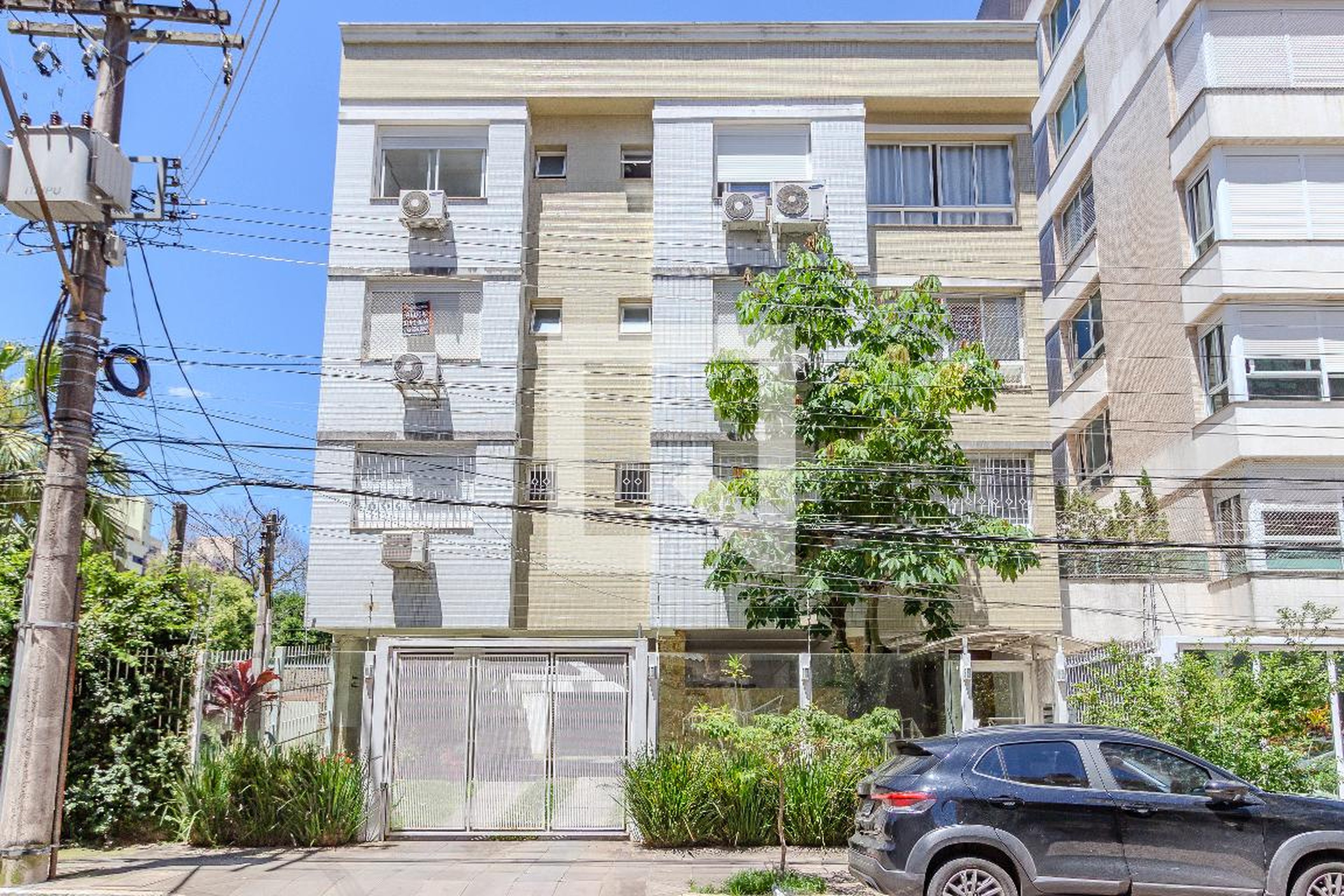 Fachada Condomínio em Rua Oscar Bittencourt, 24