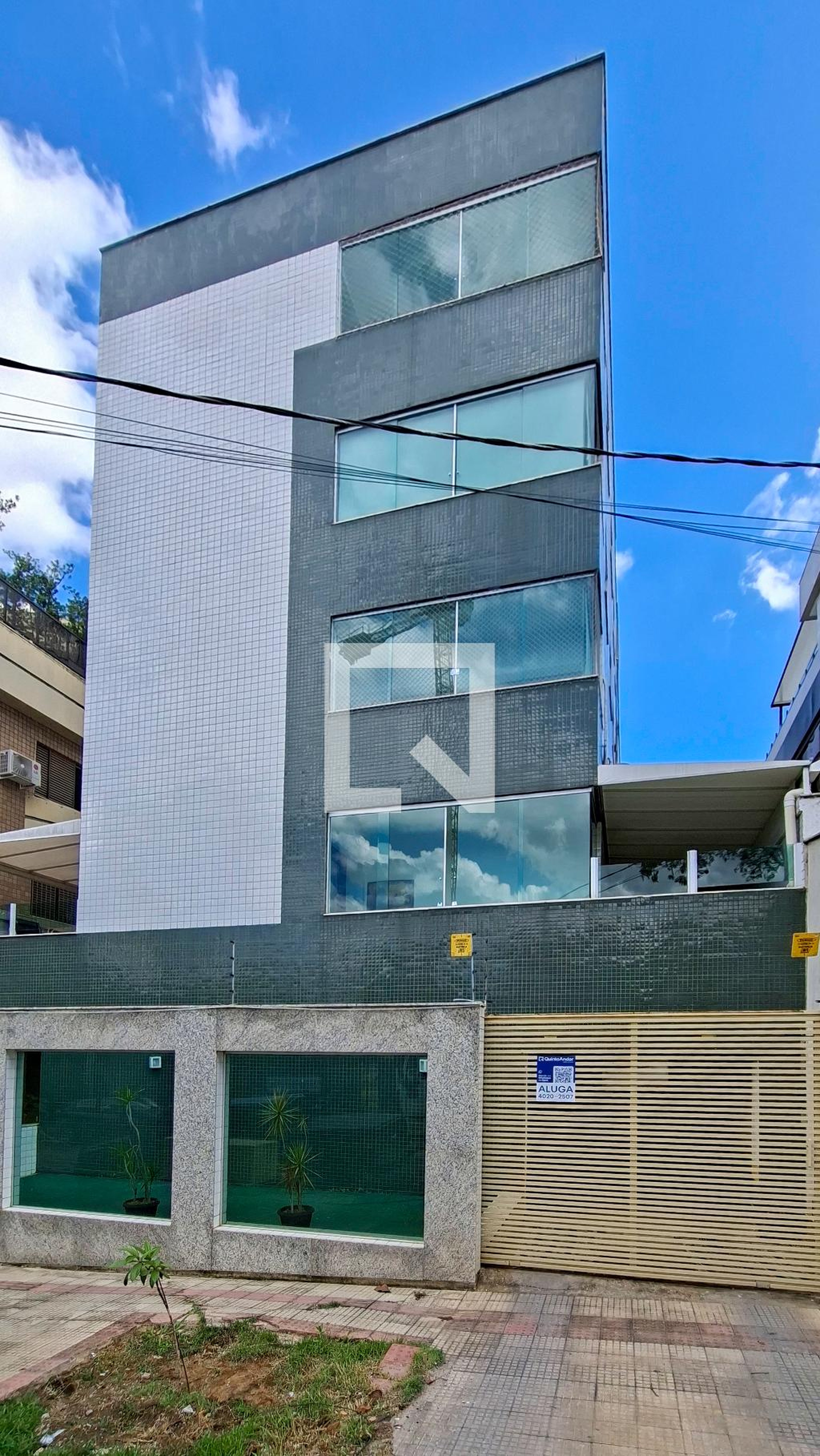 Fachada Condomínio em Rua Maestro Francisco Flôres, 123