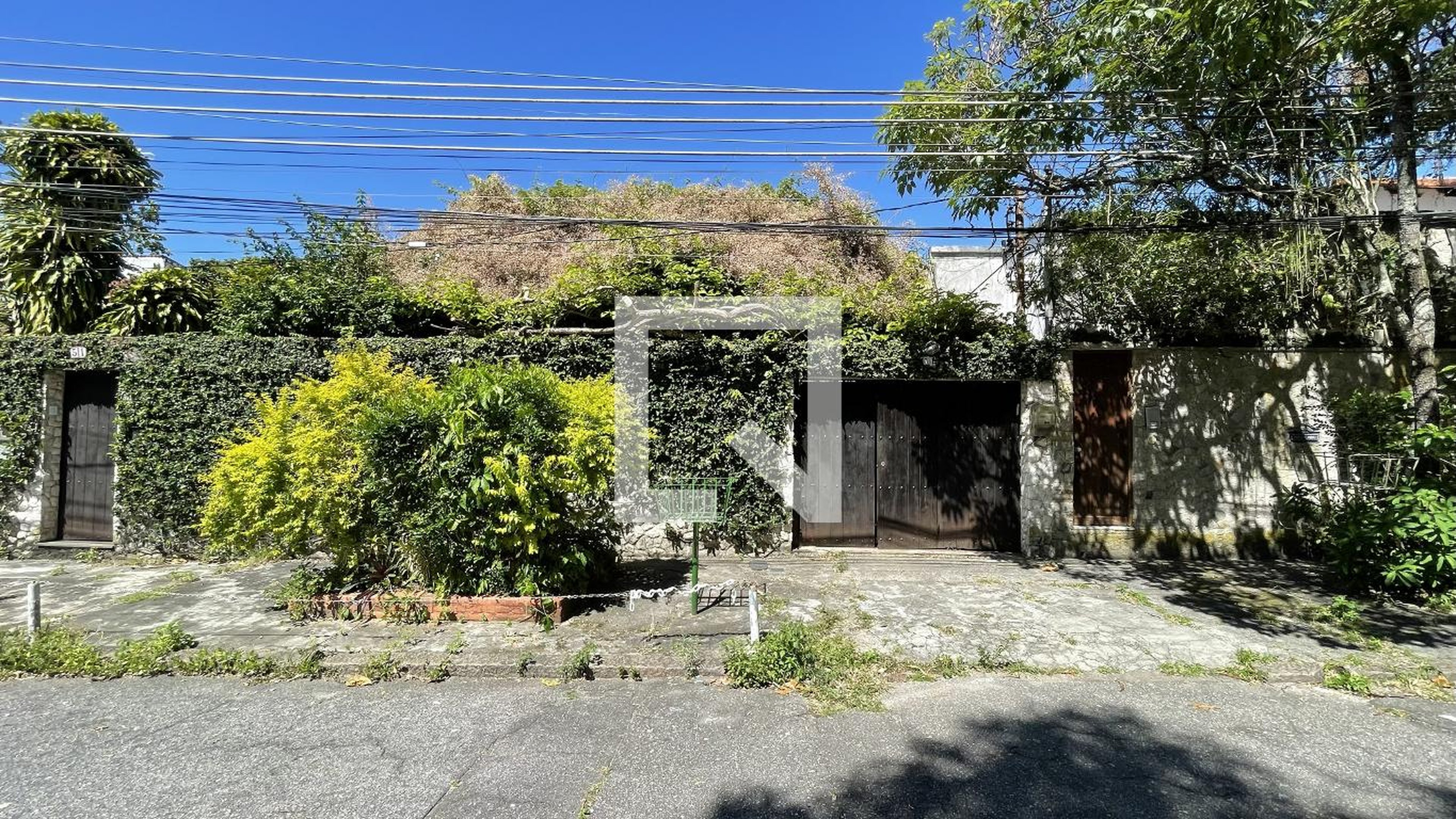 Fachada Condomínio em Rua Alfredo Magioli, 51