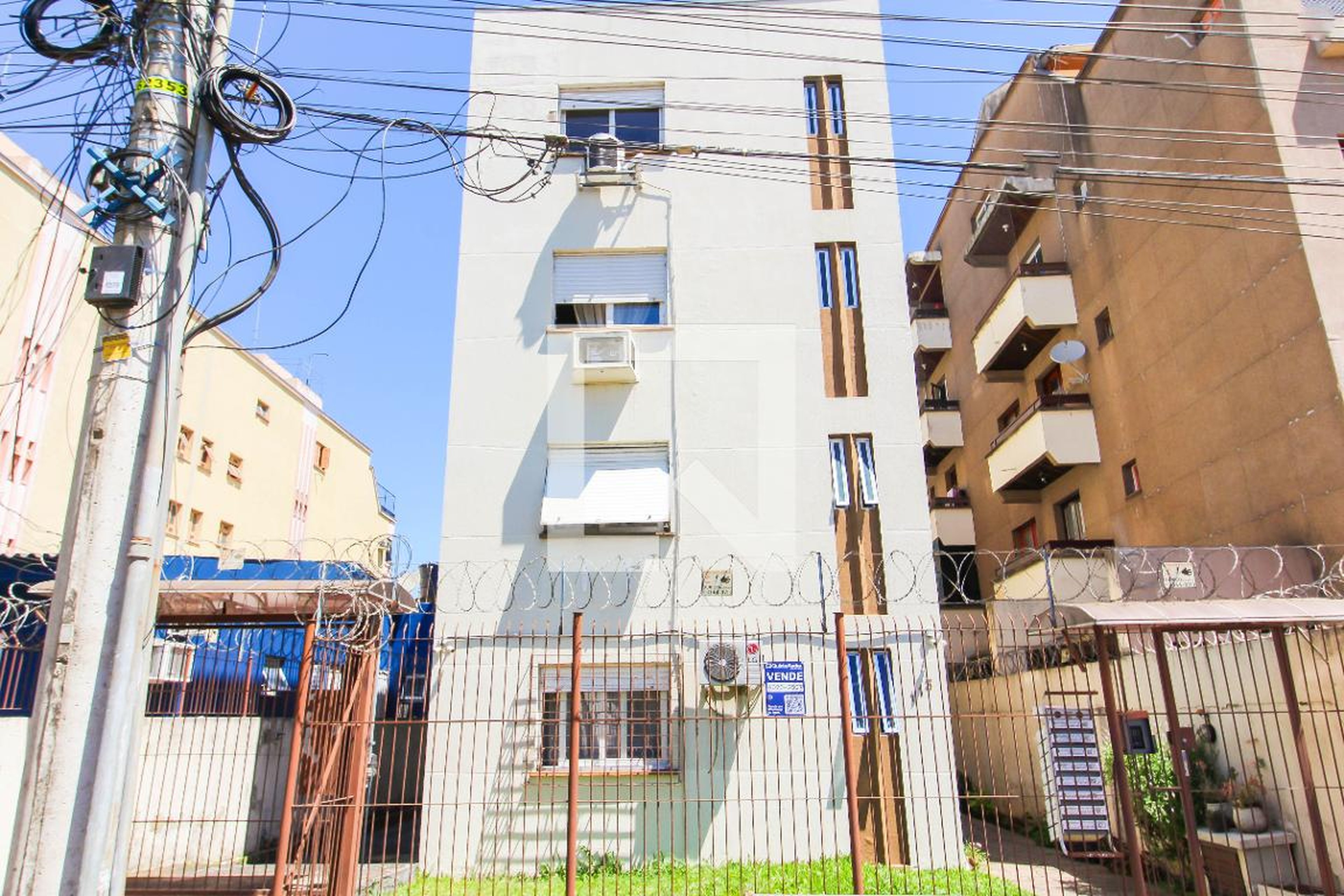 Fachada Condomínio em Rua Fab, 113