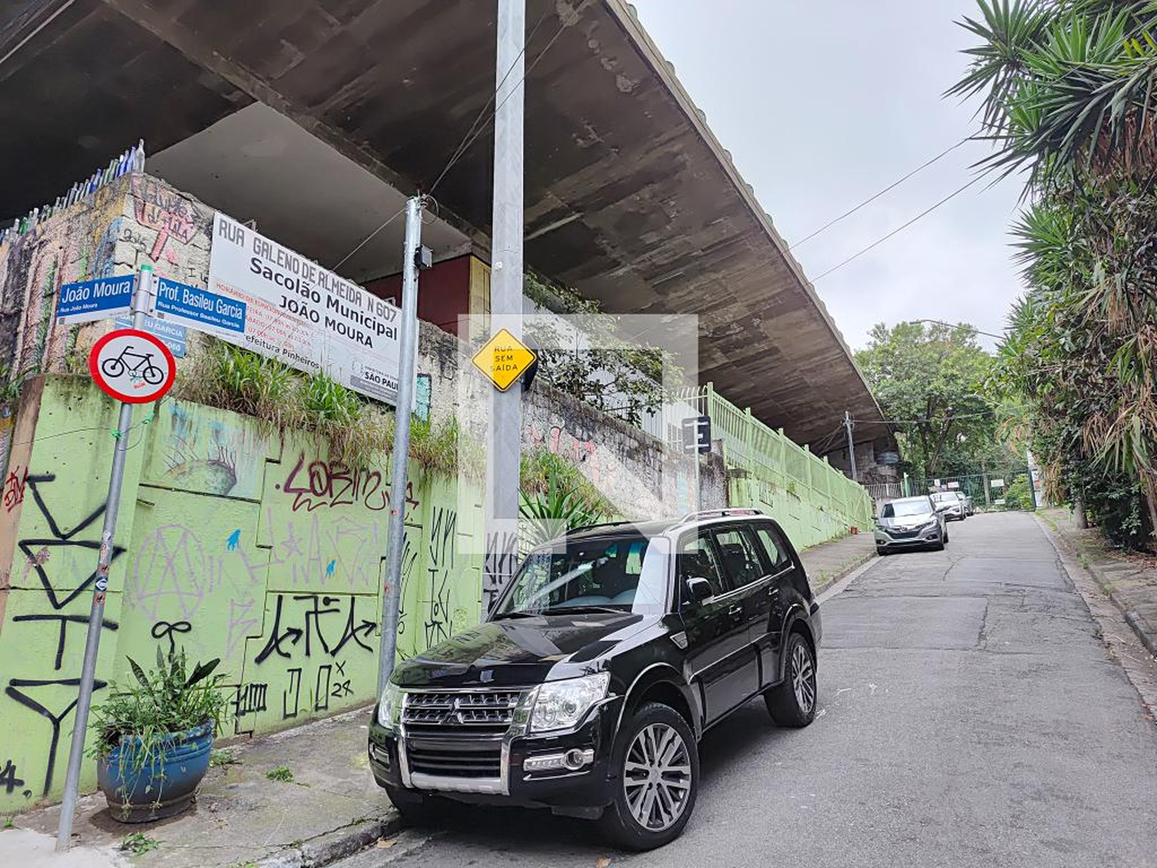 Fachada Condomínio em Rua Professor Basileu Garcia, 123