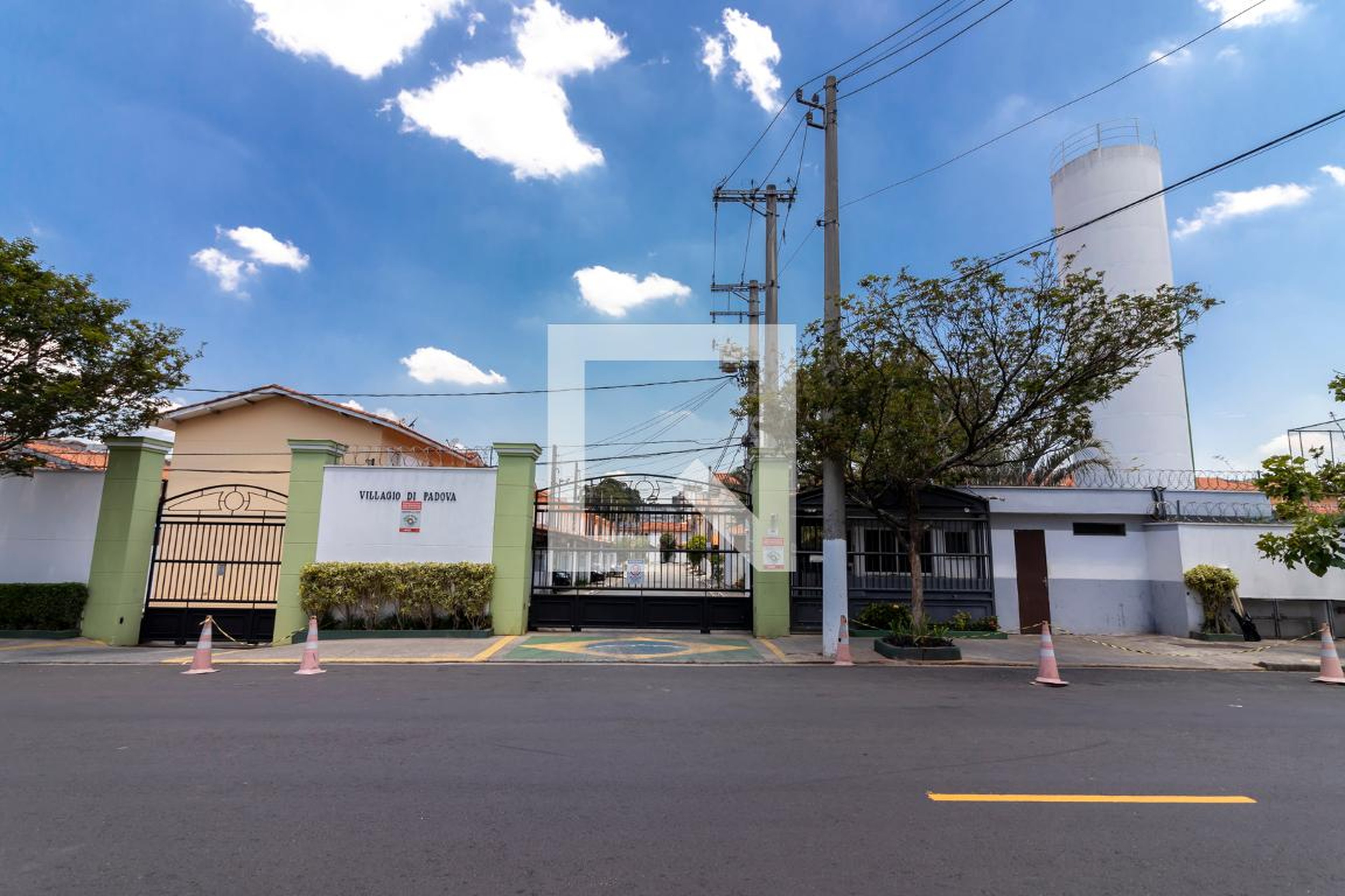 Fachada do Condomínio Condomínio em Rua Jairo de Almeida Machado, 100