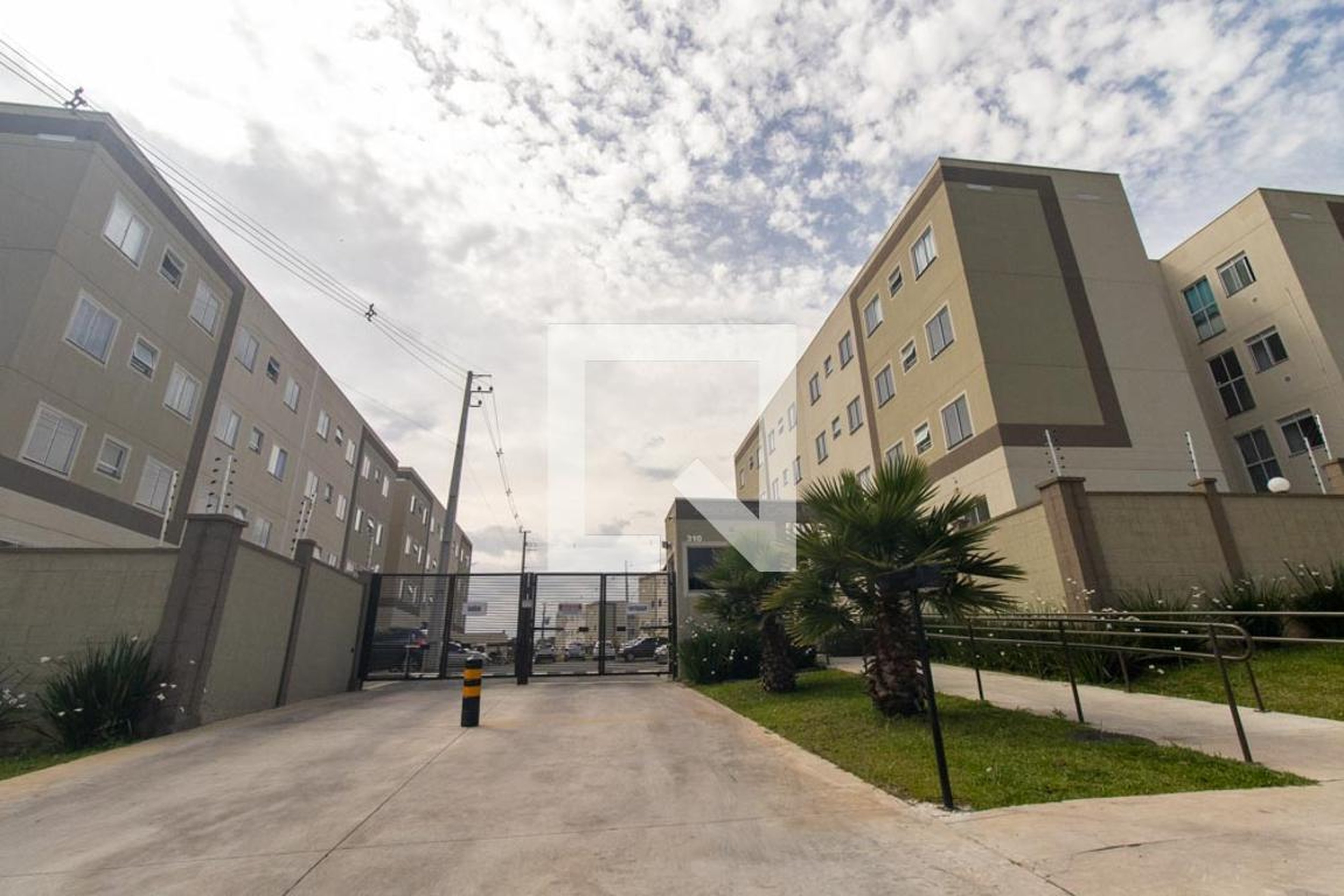 Fachada do Condomínio Residencial Cores da Primavera  MRV