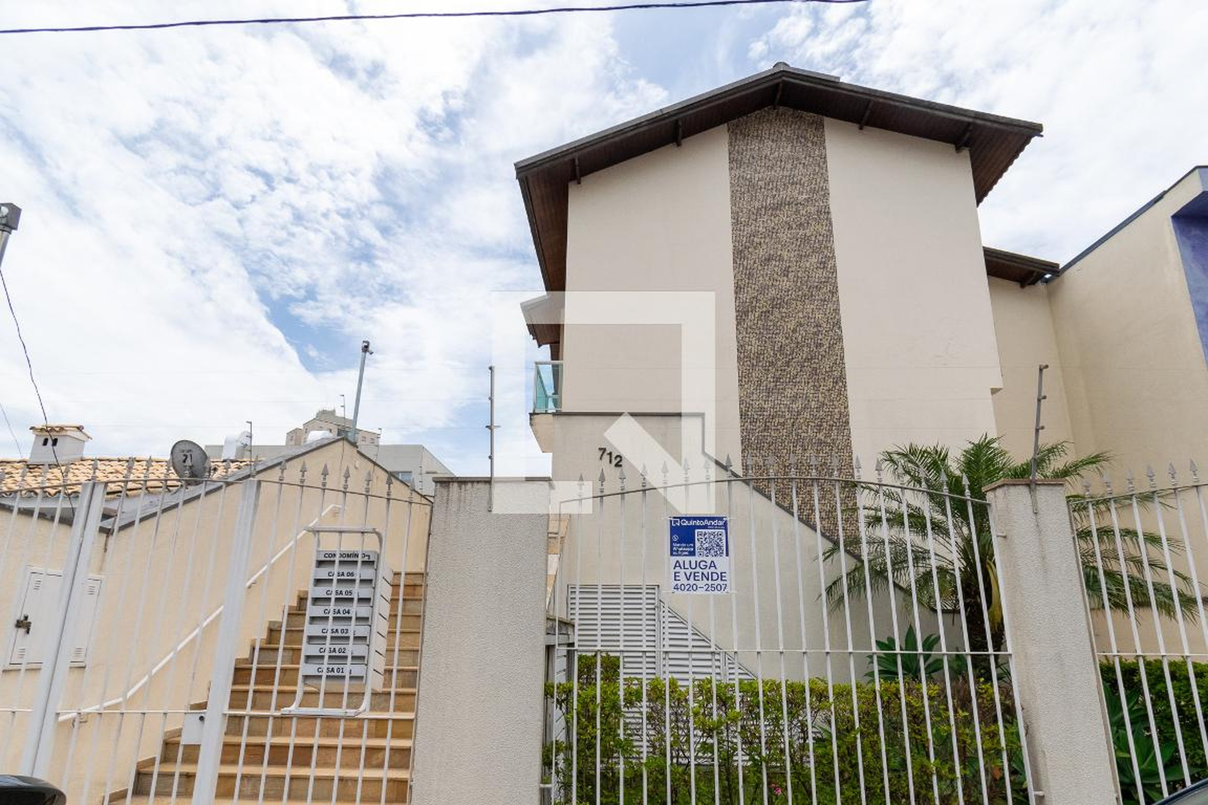 Fachada Condomínio em Rua dos Buritis, 712