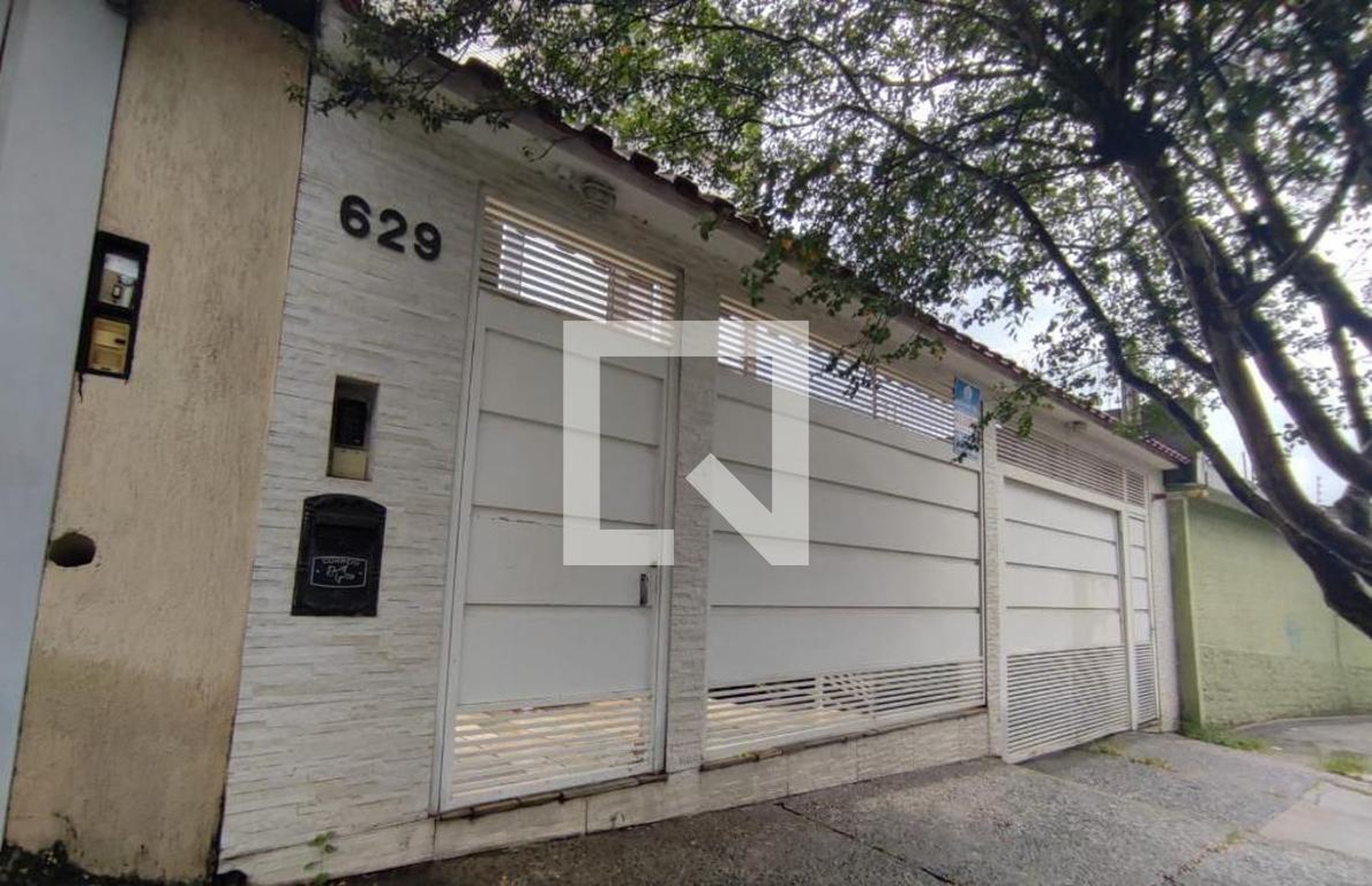 Fachada do Prédio Condomínio em Rua Altinópolis, 629