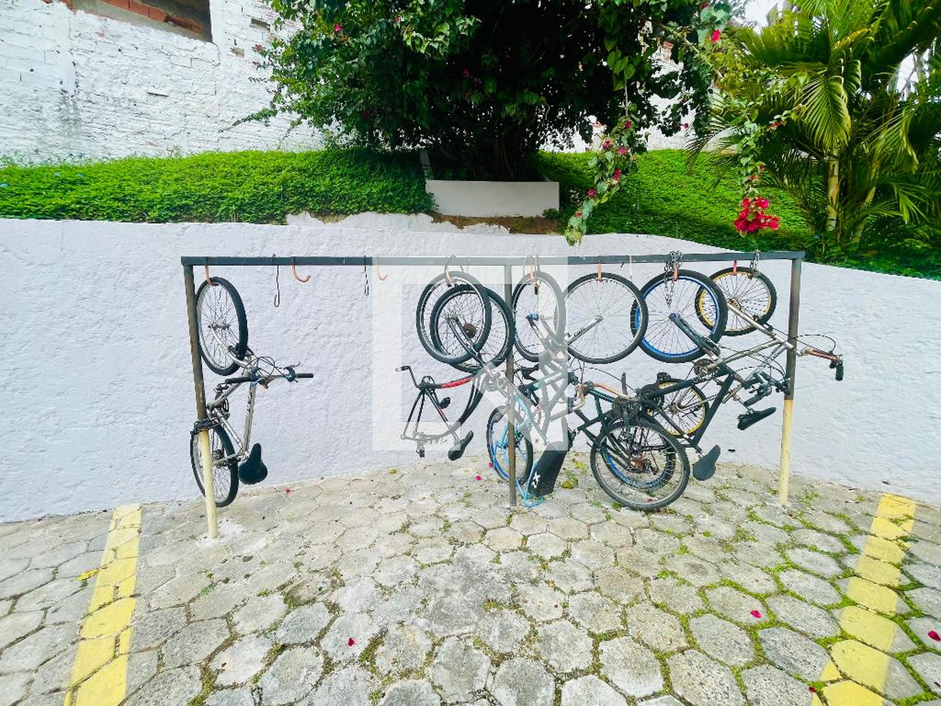 Bicicletário - Orquídeas