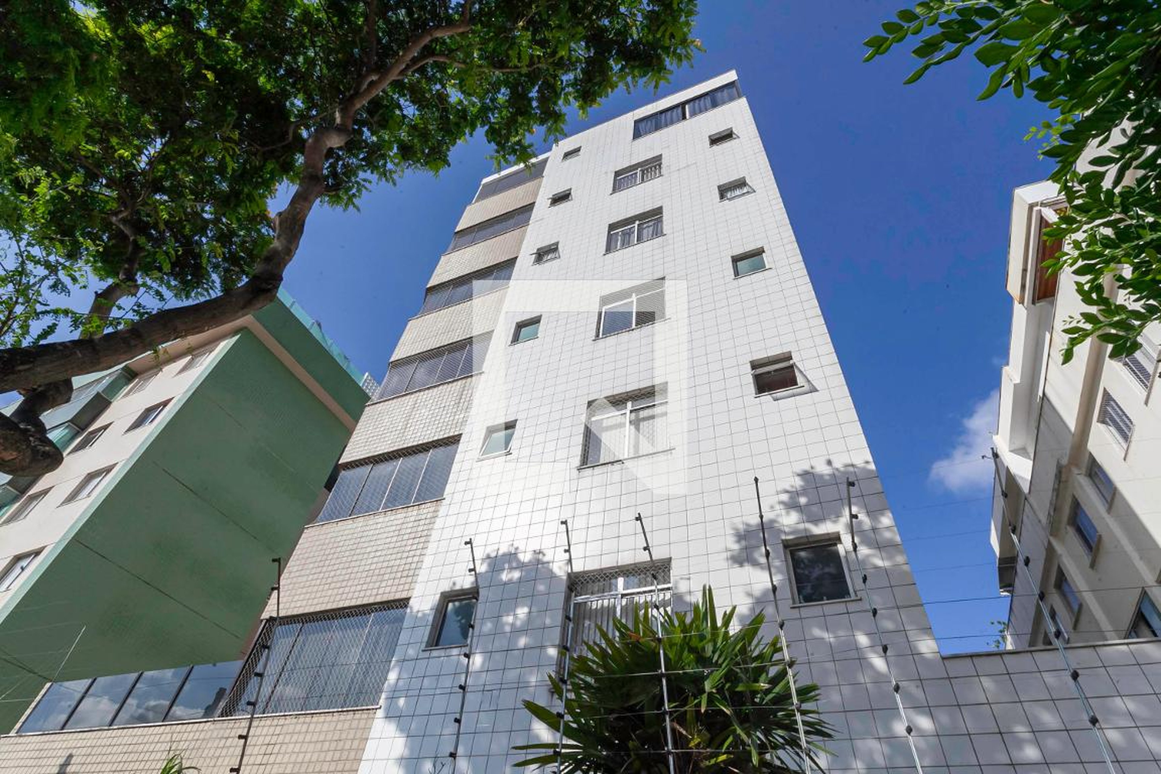 Fachada Condomínio em Rua Desembargador José Burnier, 174