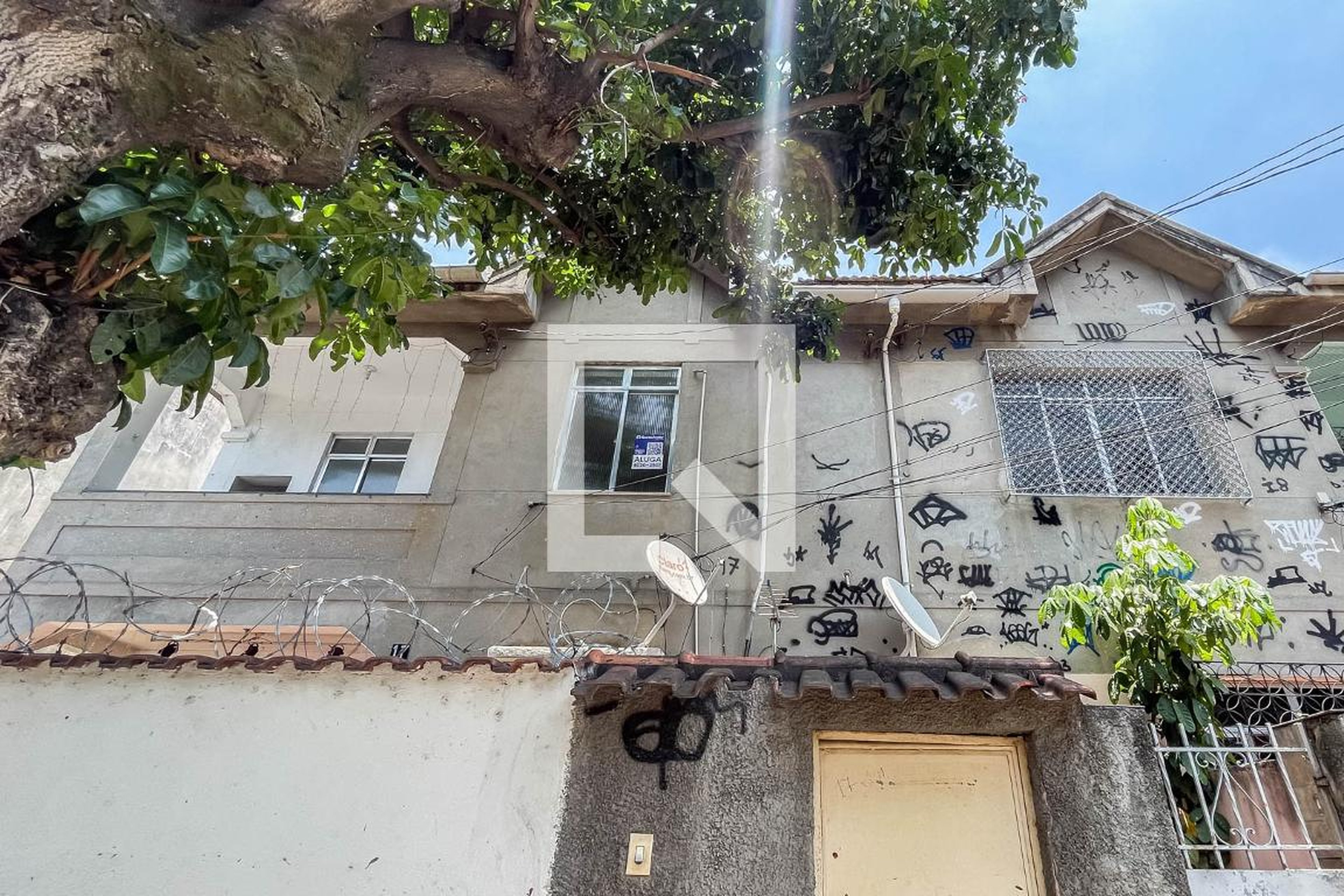 Fachada Condomínio em Rua Dom Carlos, 17