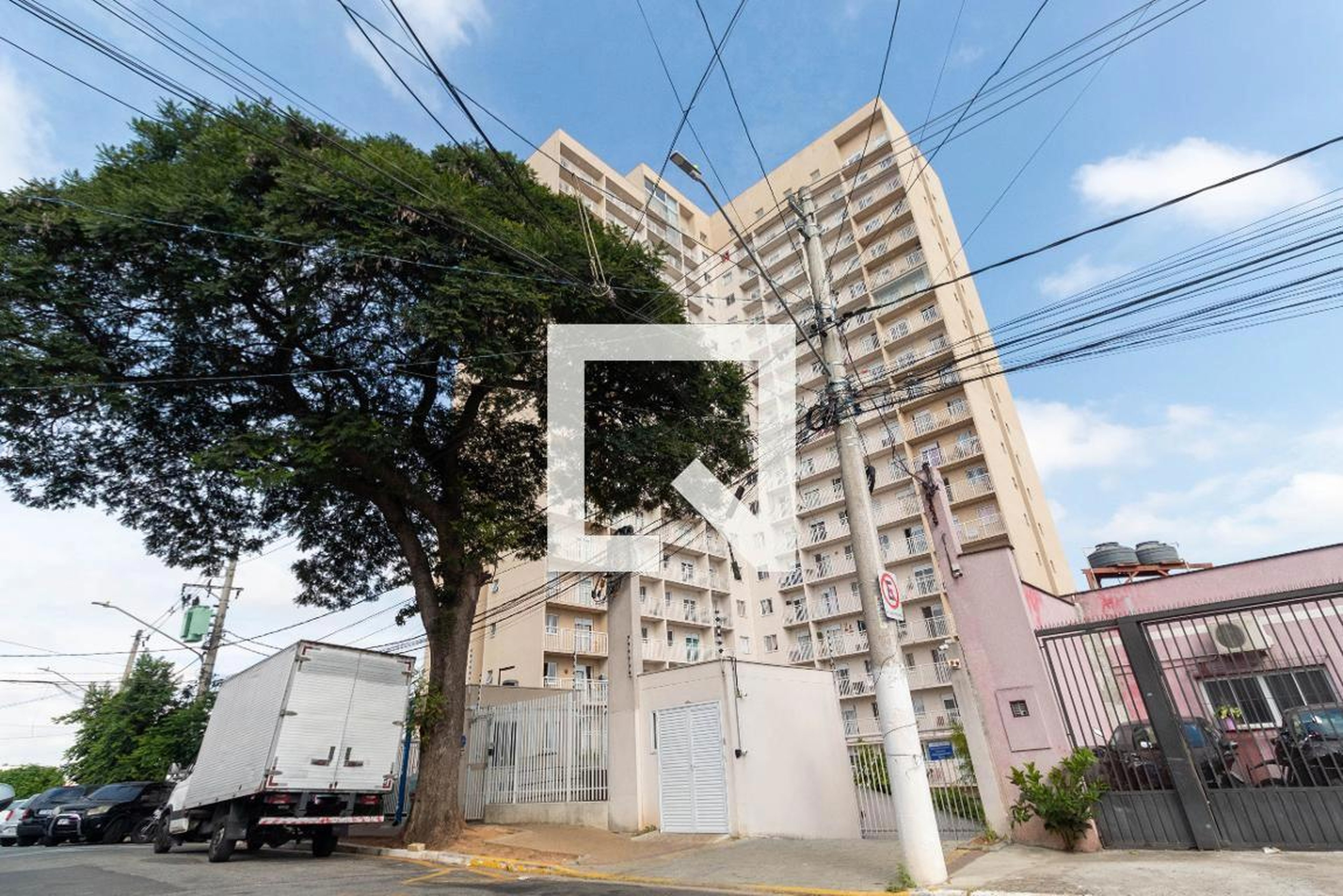 Fachada Condomínio Plano & Estação Patriarca