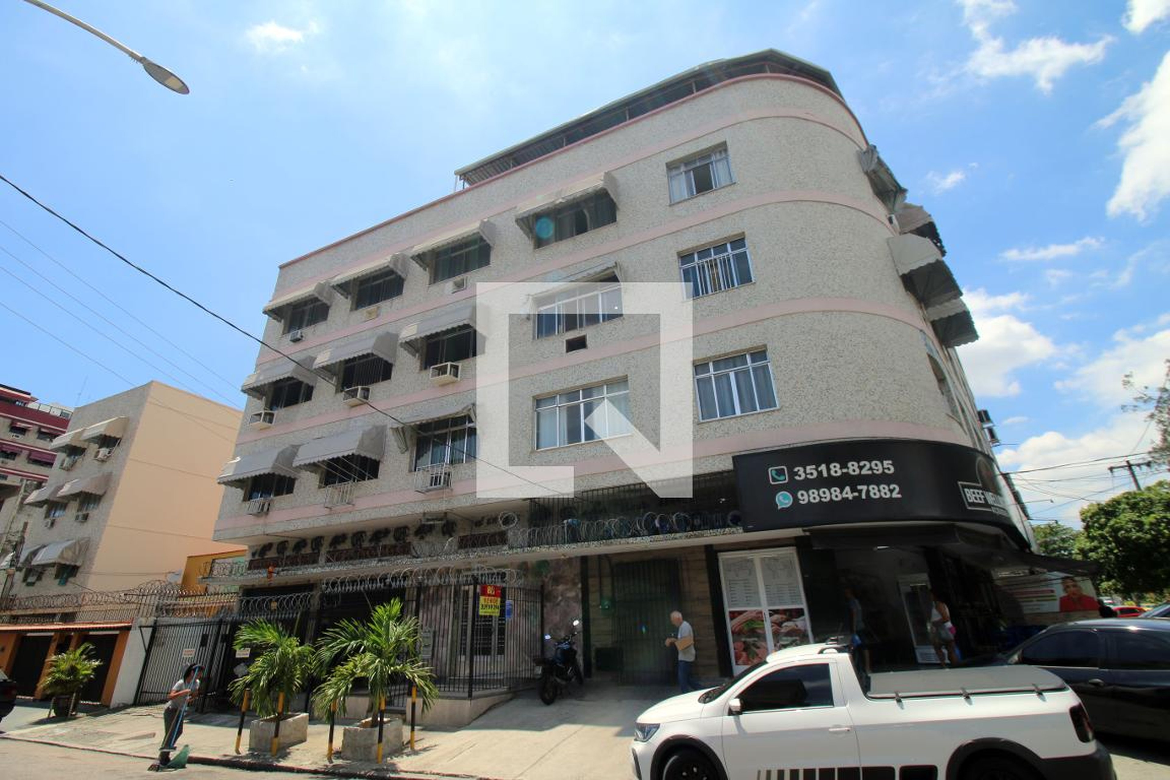 Fachada do Prédio Condomínio em Avenida Meriti, 302