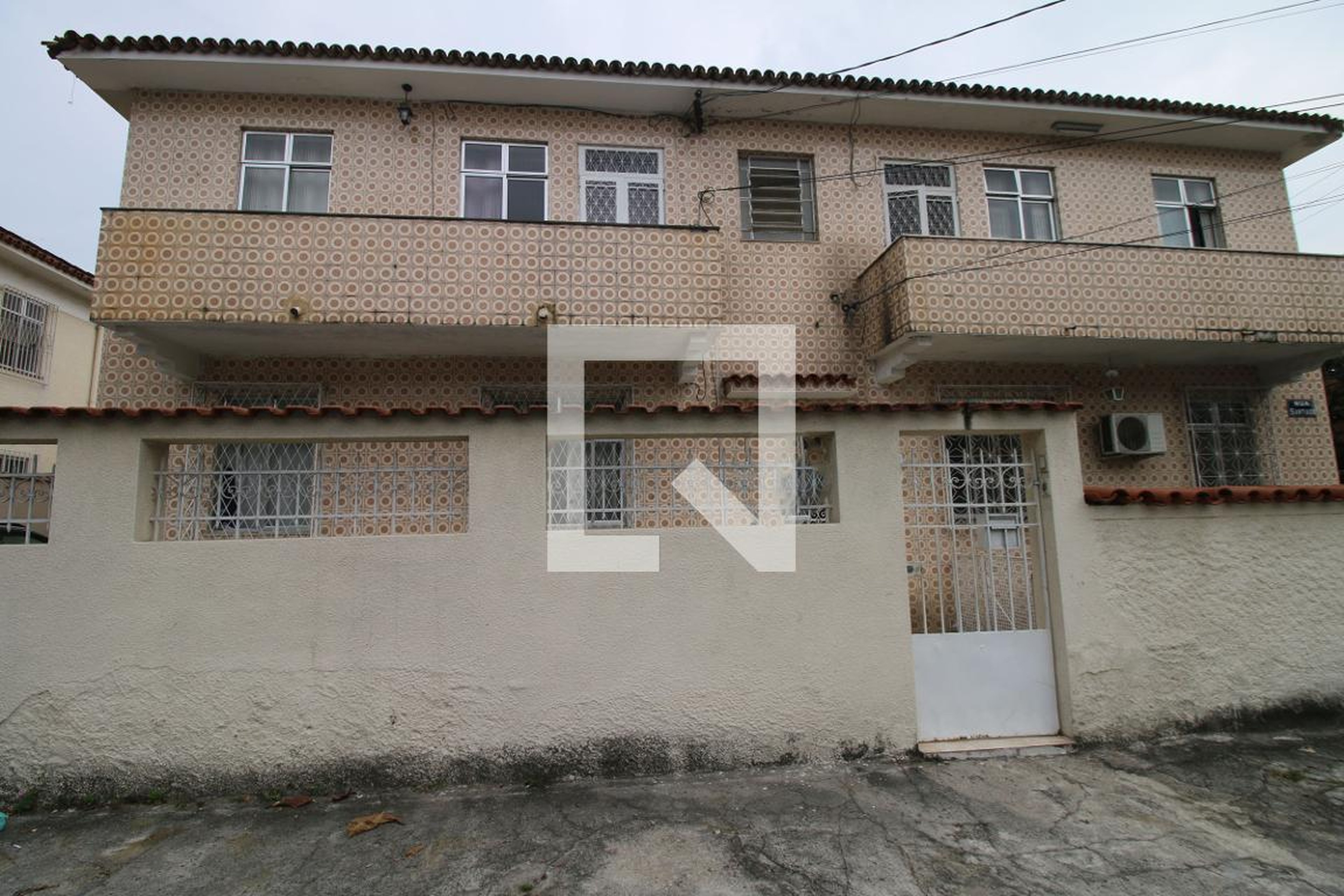 Fachada Condomínio em Rua Santiago, 10