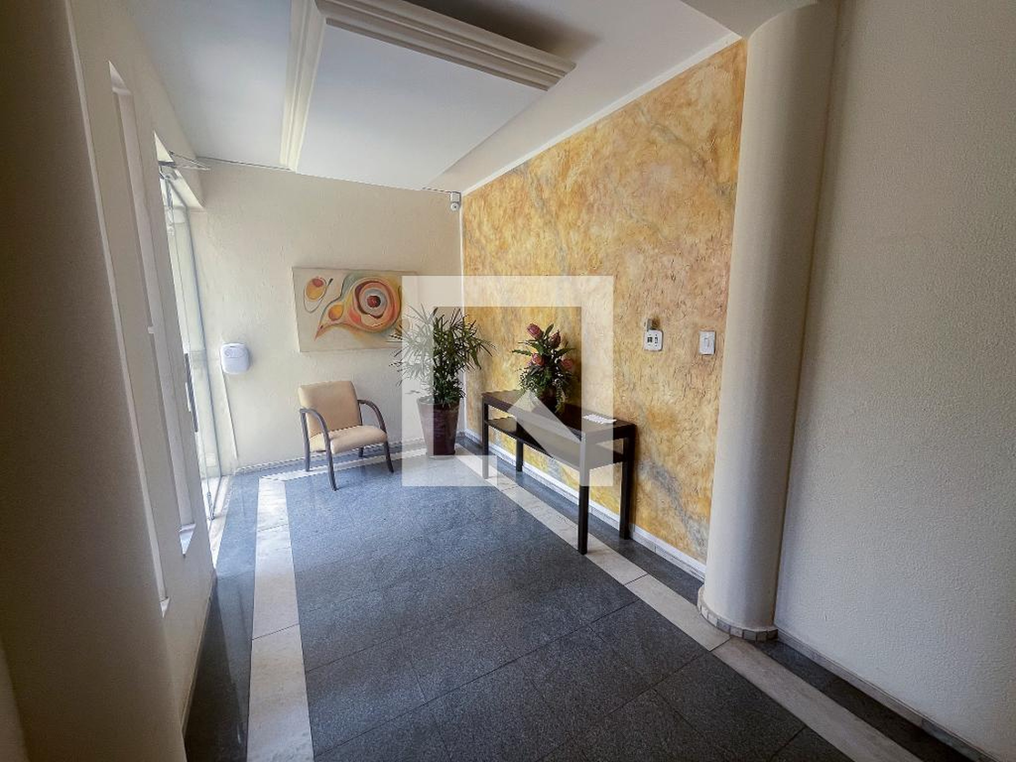 Hall de entrada Condomínio em Rua Coronel Fulgêncio, 376