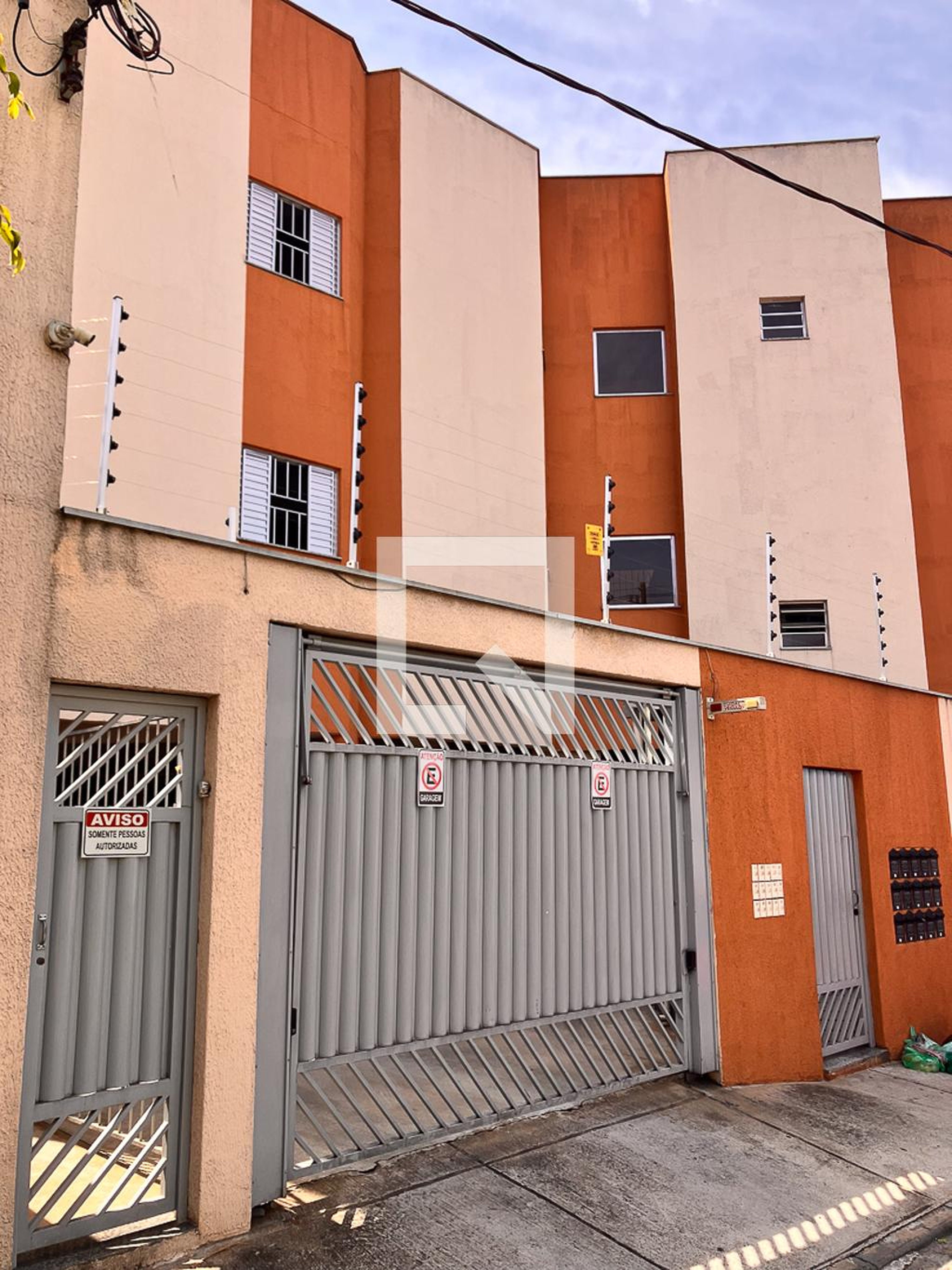 Fachada Condomínio em Rua Fábio, 346