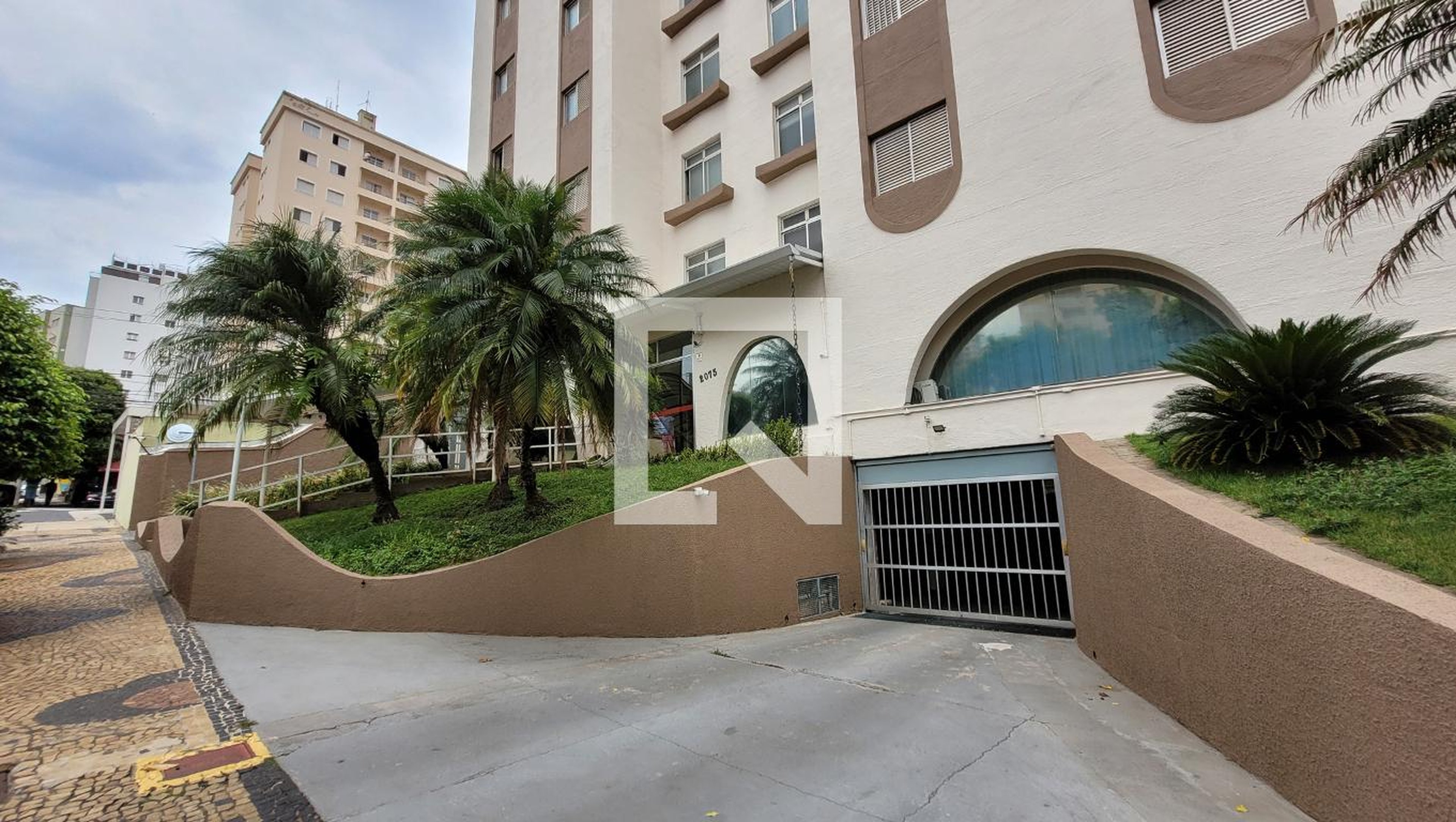 Fachada Condomínio em Rua Coronel Quirino, 2075