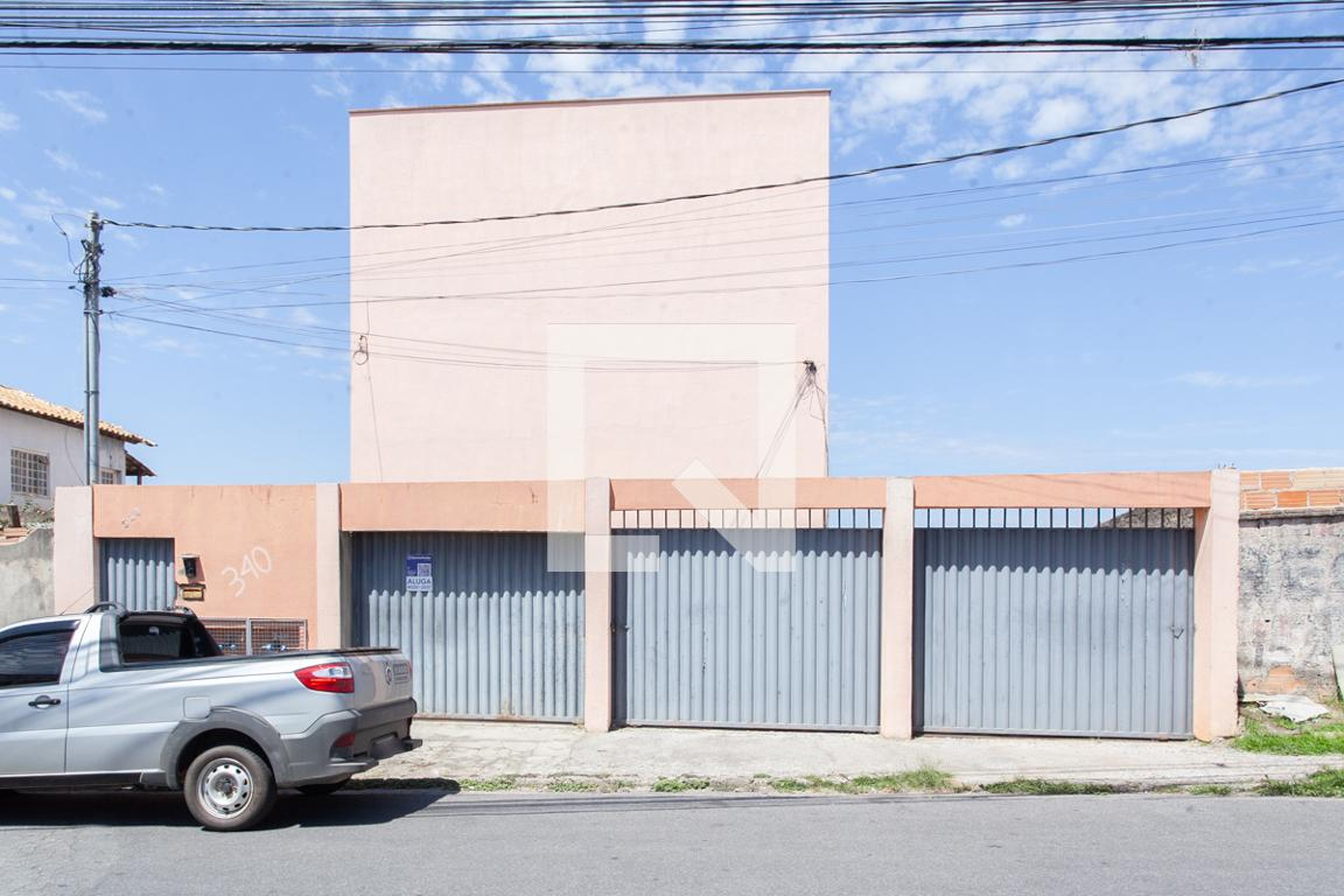 Fachada Condomínio em Rua Ivan Ferreira Alves, 340