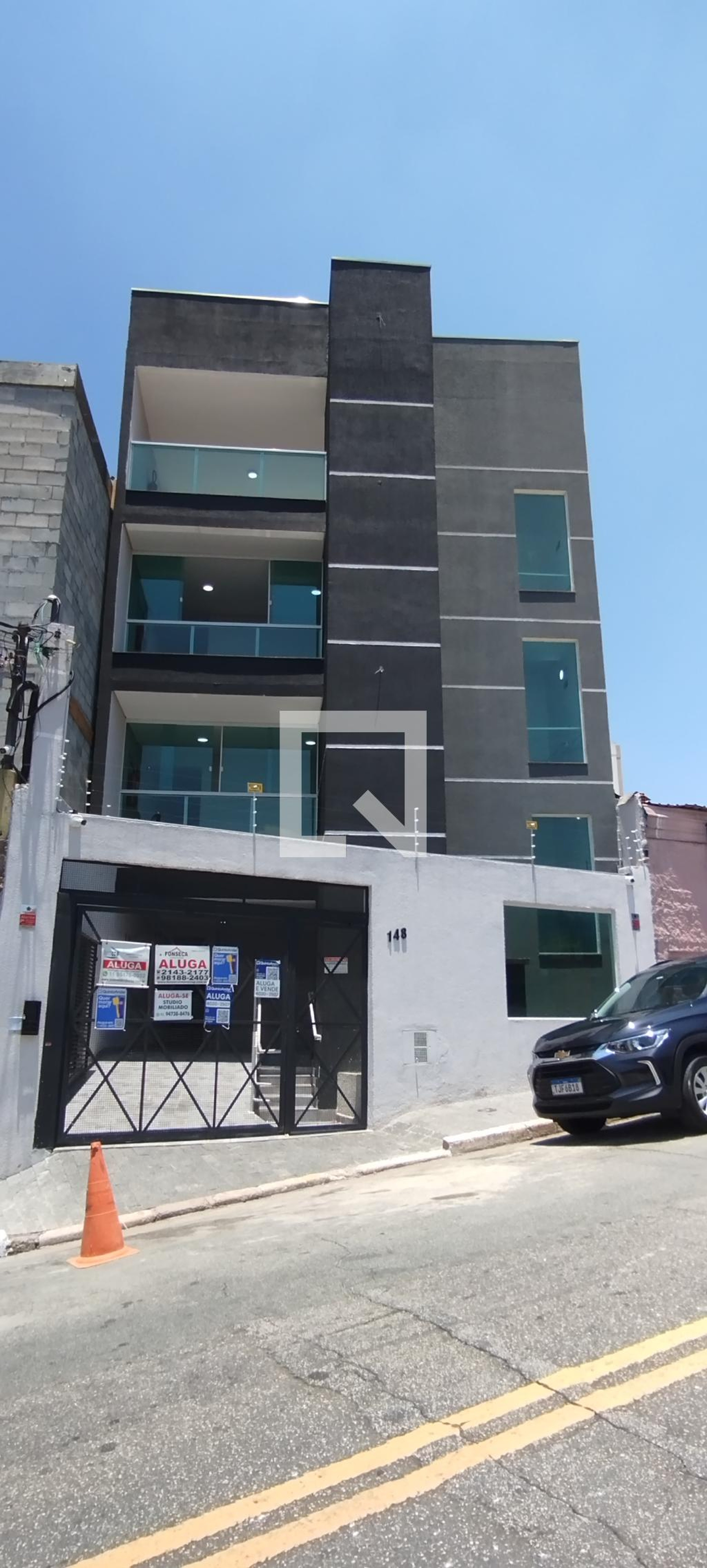 Fachada Condomínio em Rua Dona Belica Barbosa Lima, 148