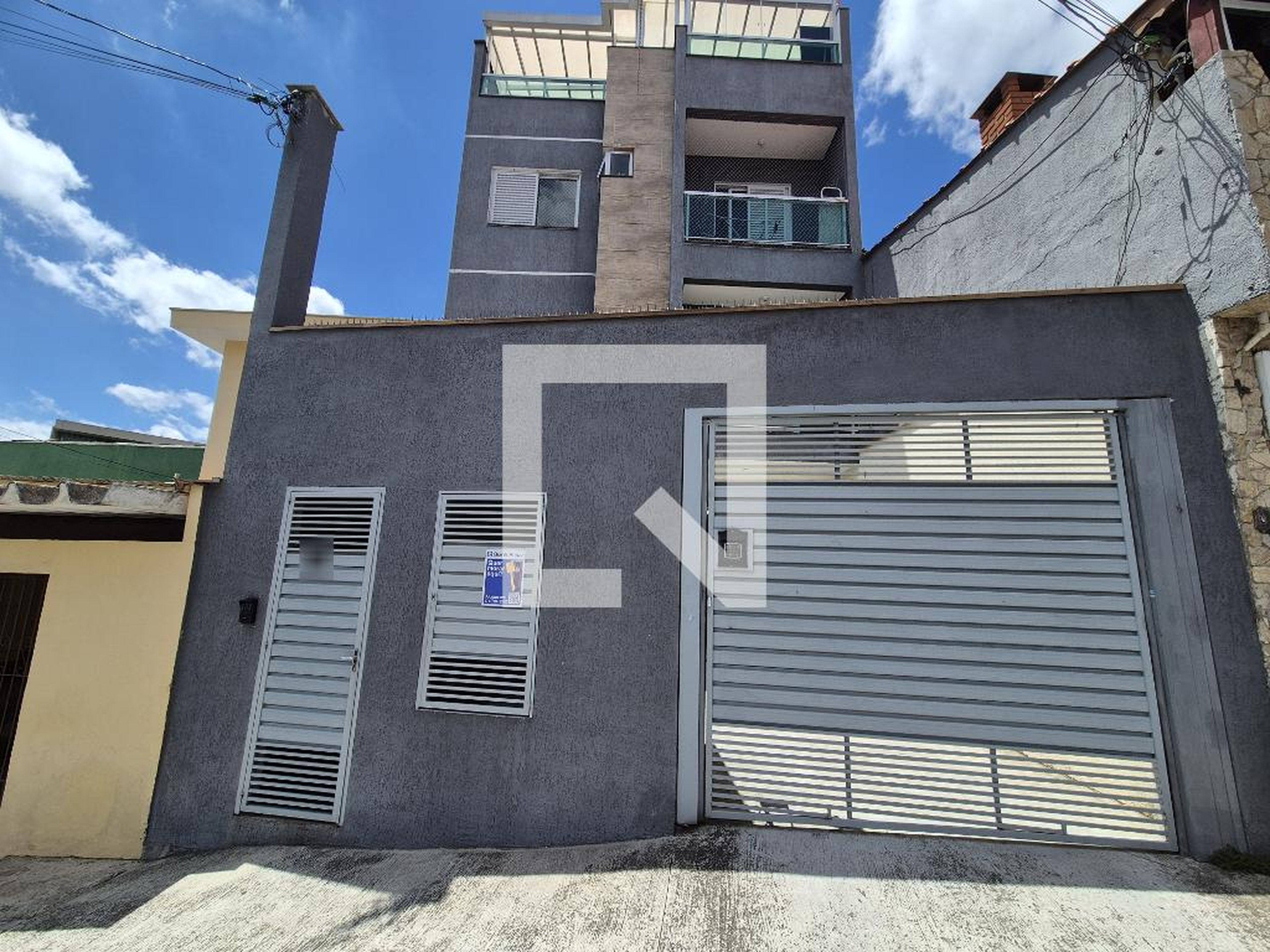 Fachada Condomínio em Rua Adamantina, 25