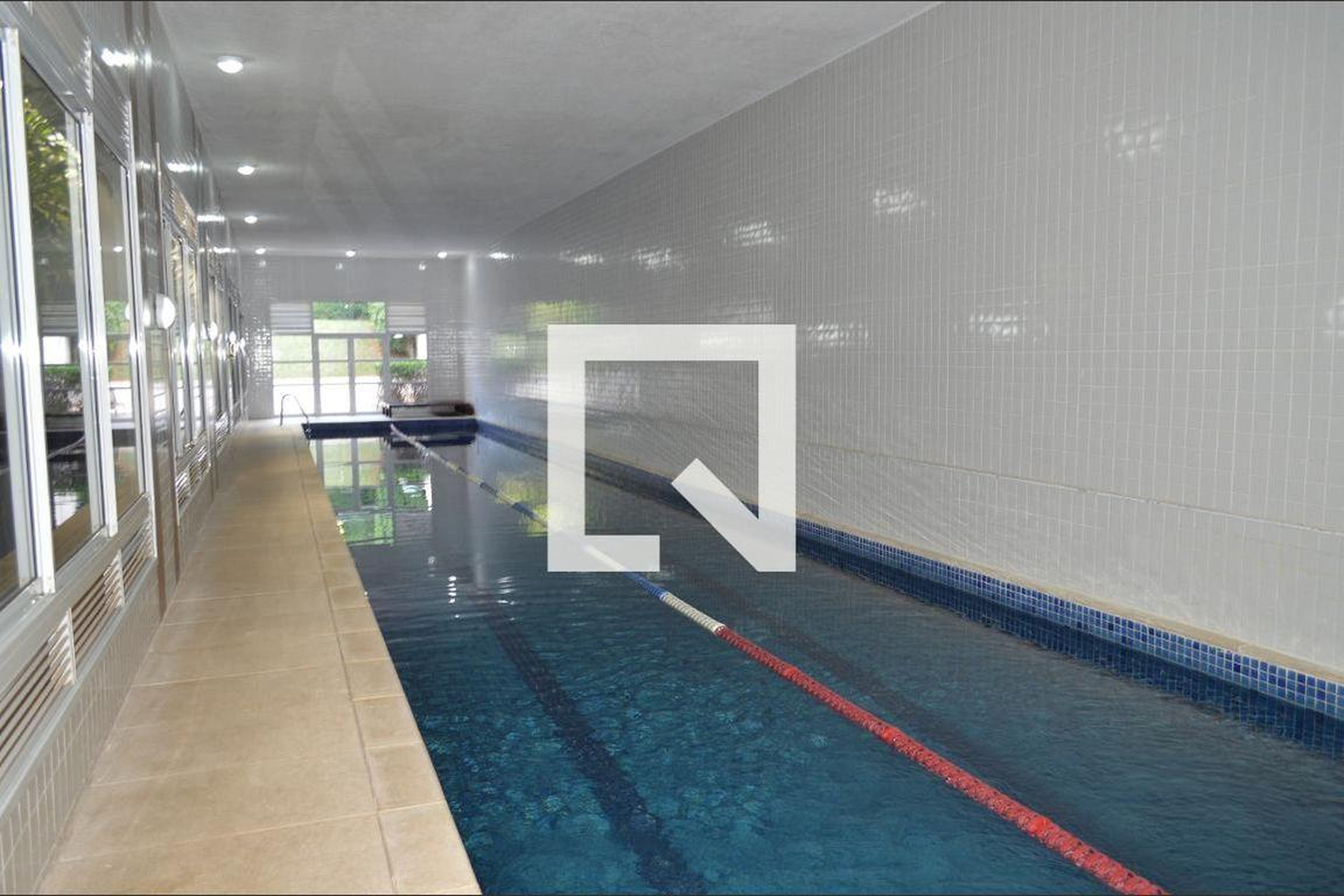 Piscina coberta - Edifício Diversita